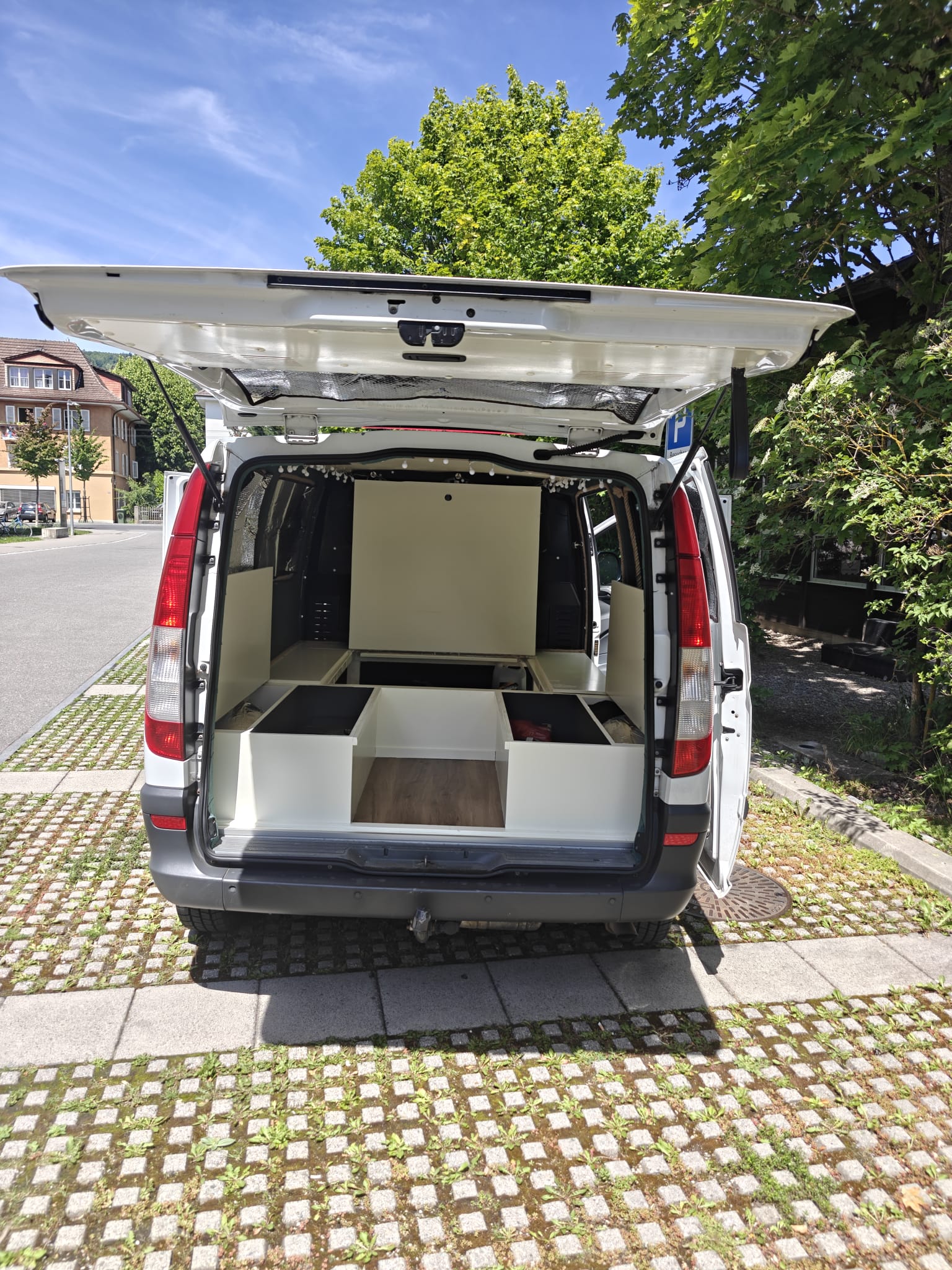 bruder camper Bruder MB Sprinter Camper with Driver 02672