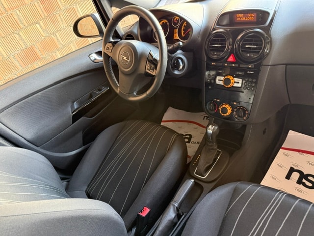 OPEL Corsa 1.4 TP Anniversary Automatic-image-3