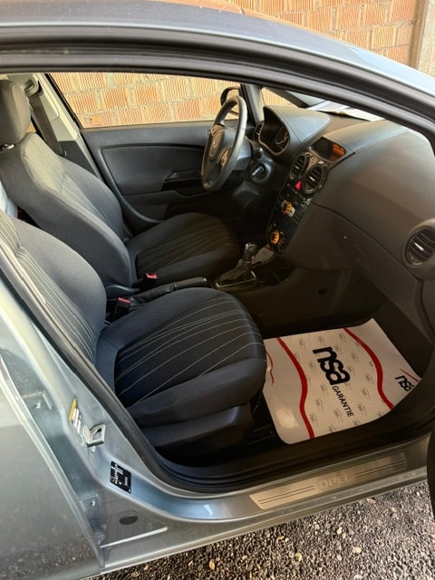 OPEL Corsa 1.4 TP Anniversary Automatic-image-4