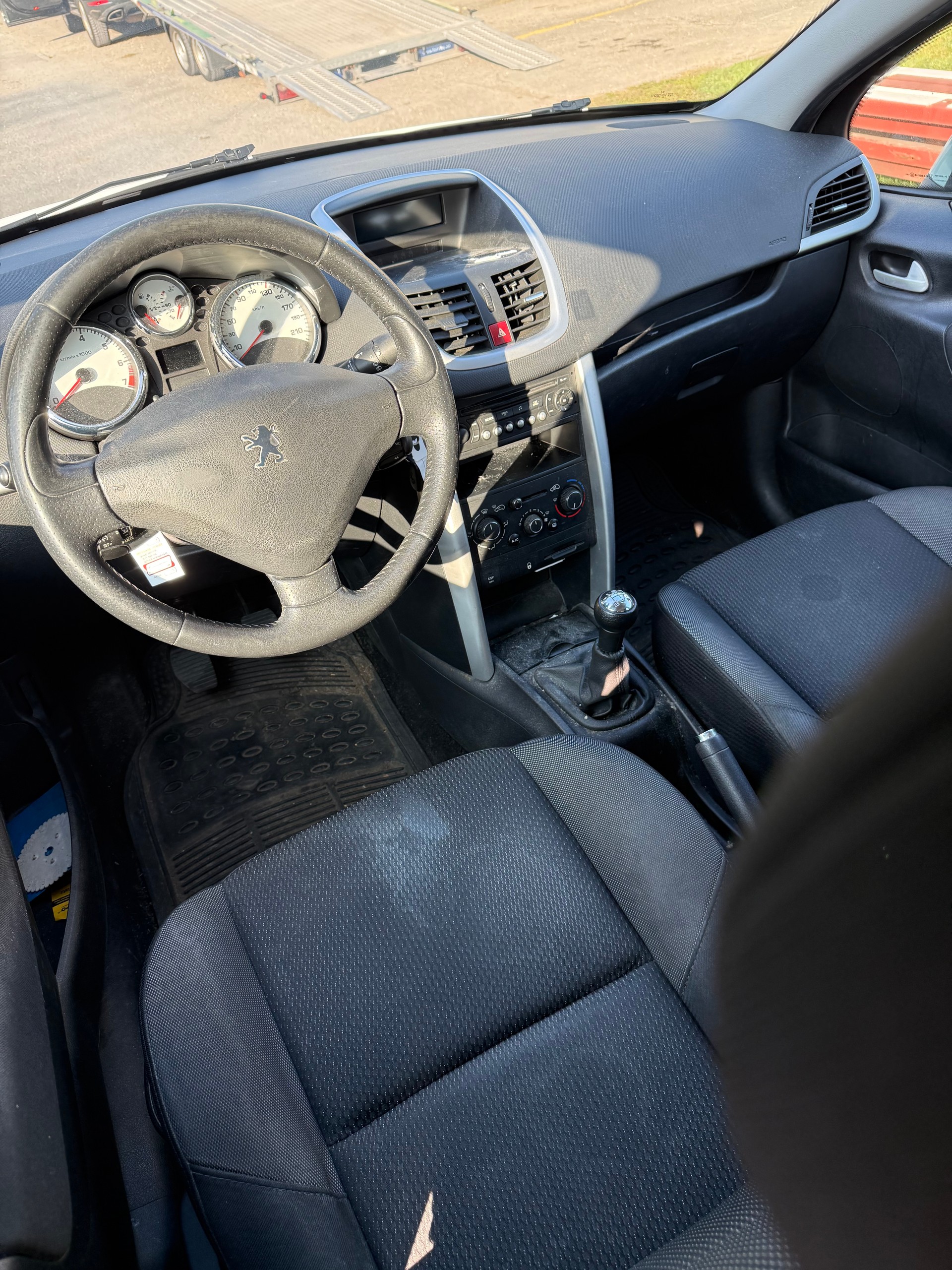 PEUGEOT 207 SW 1.4 16V Active-image-5