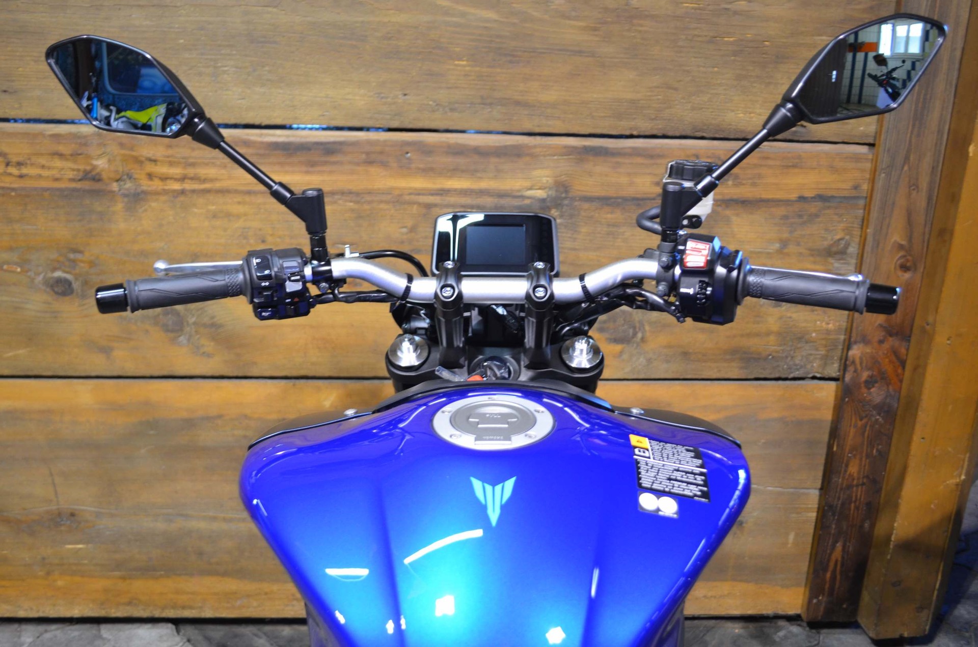 YAMAHA MT-09 ABS-showroom-element-2