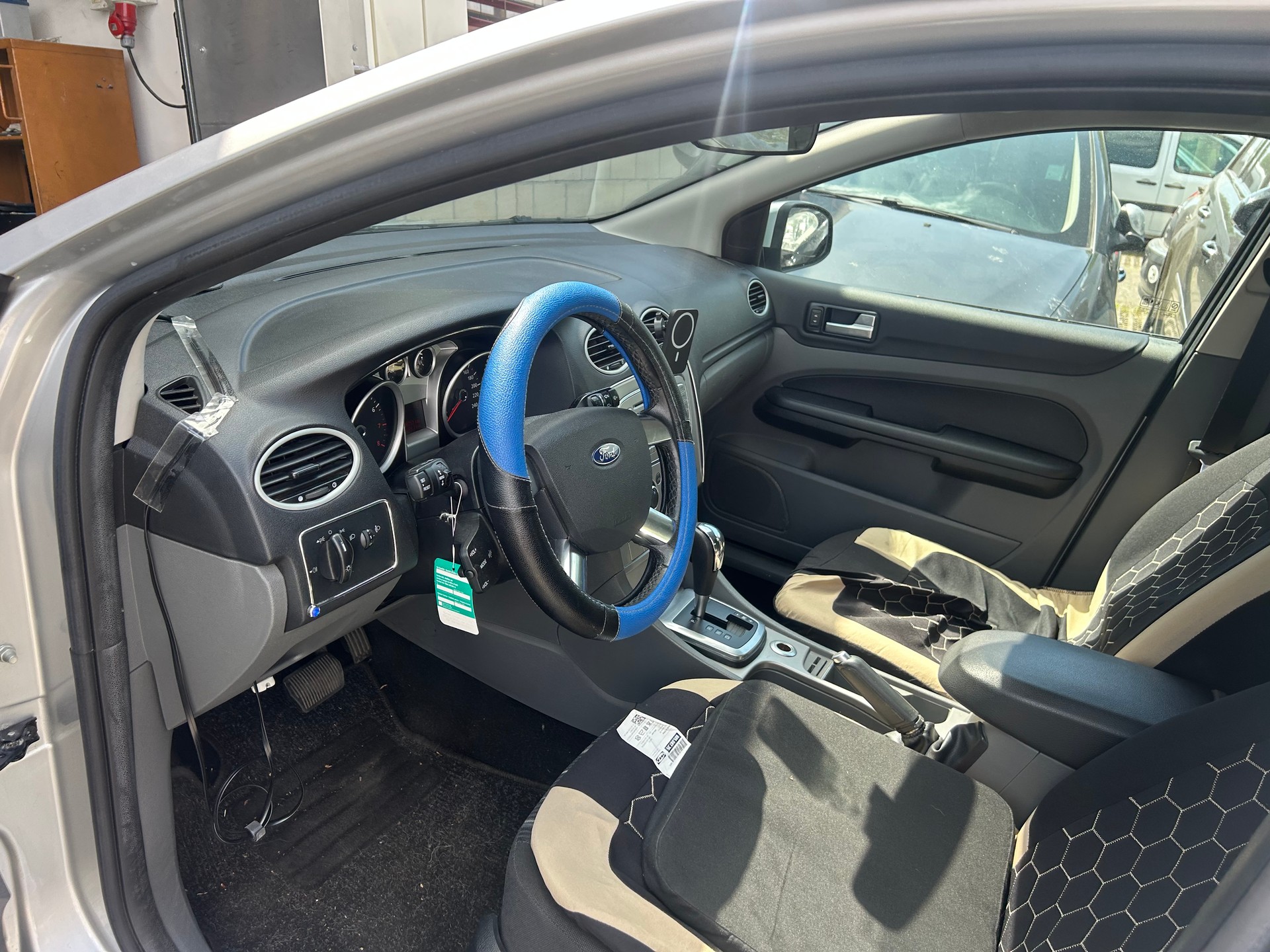 FORD Focus 2.0i Carving Automatic-image-8