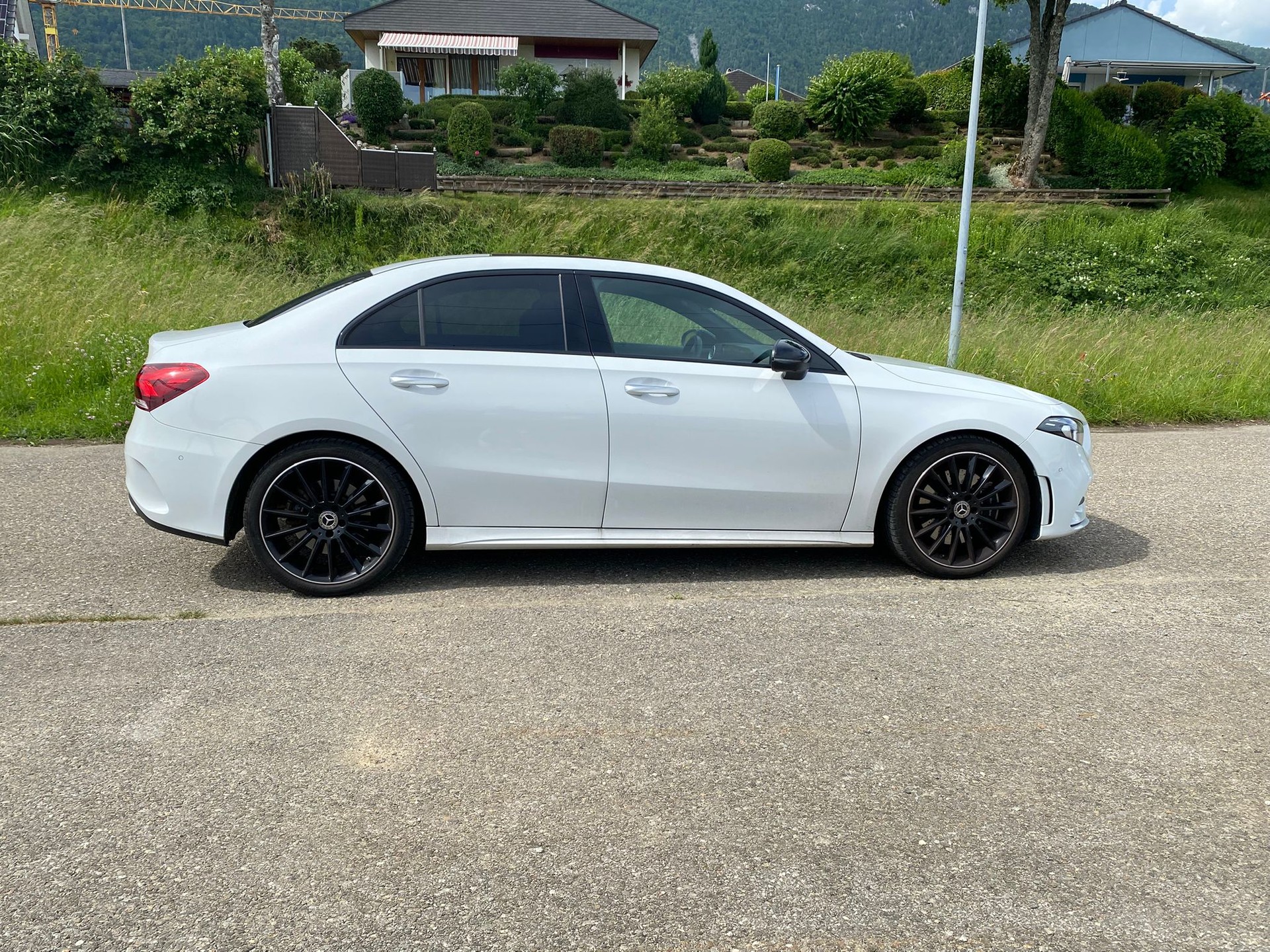 MERCEDES-BENZ A 250 4MATIC AMG-Line-image-2