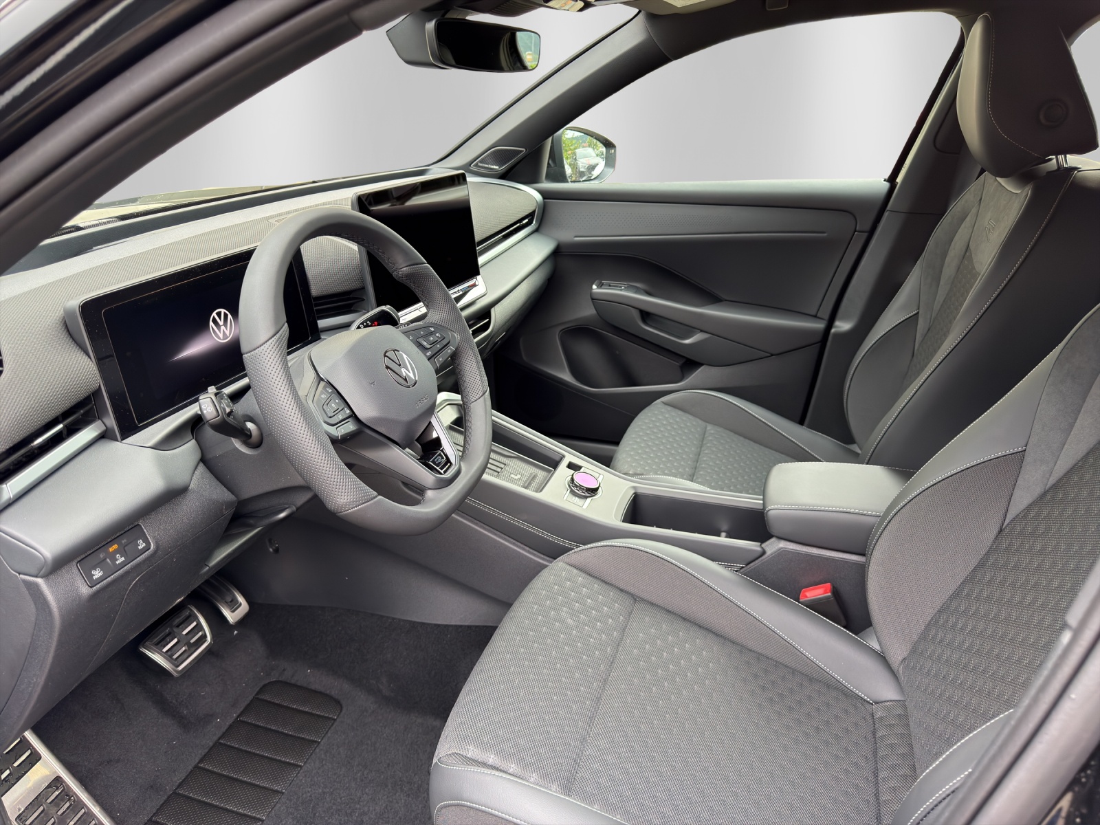 VW T-Roc 1.5 eTSI mHEV R-Line DSG-image-8