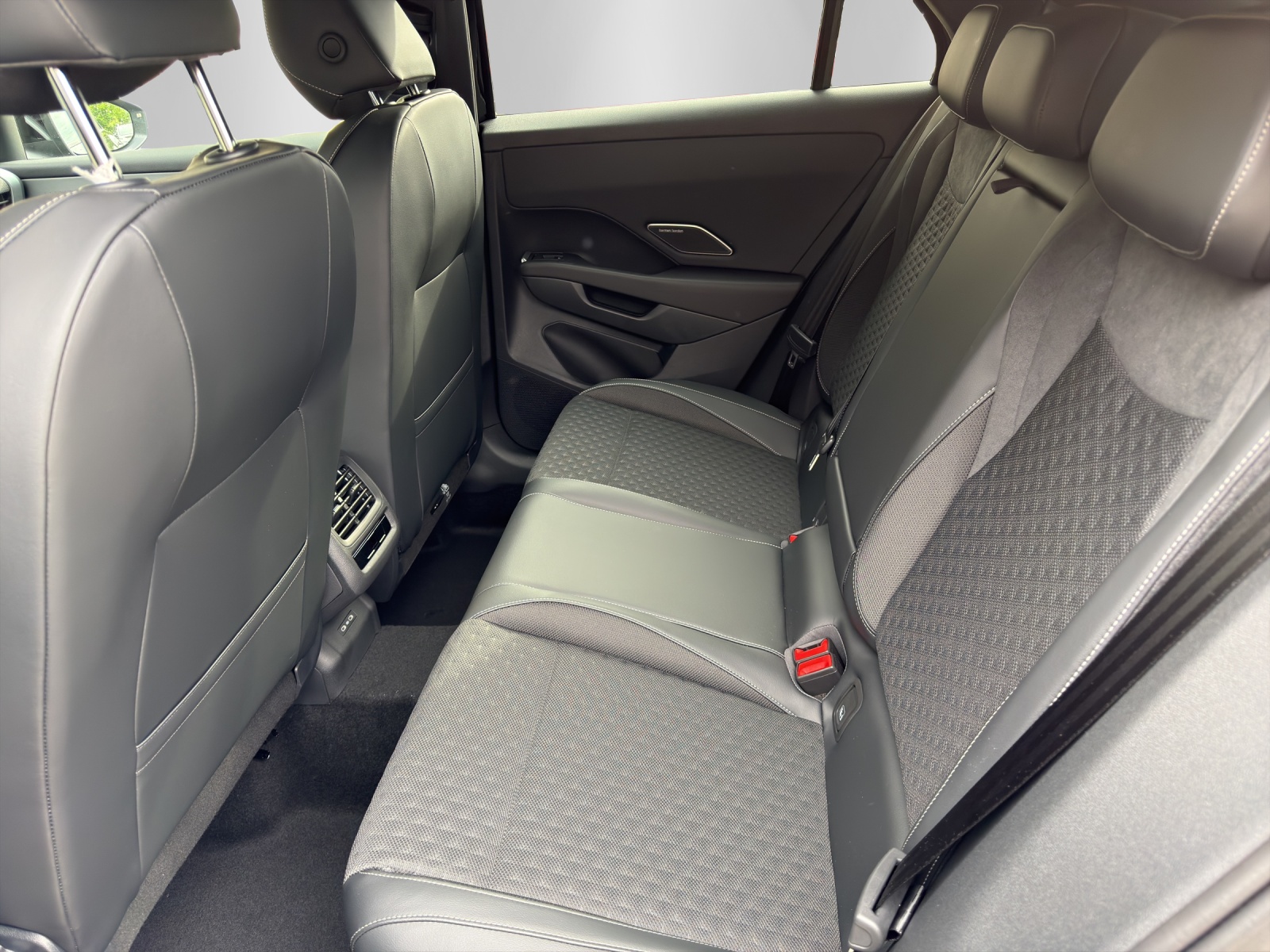 VW T-Roc 1.5 eTSI mHEV R-Line DSG-image-10