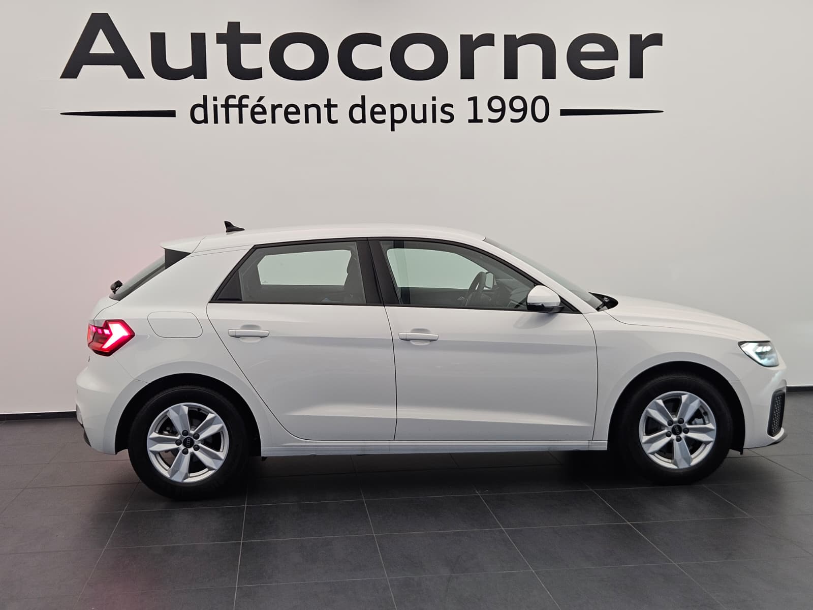 AUDI A1 Sportback 30 TFSI Attraction-image-5
