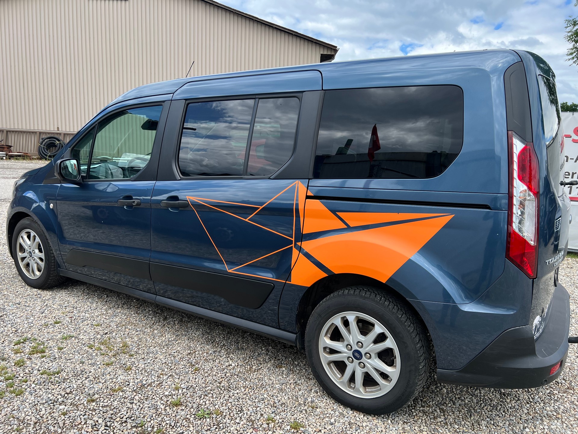 FORD Tourneo Connect 1.5 EcoBlue Titanium Automat-image-4