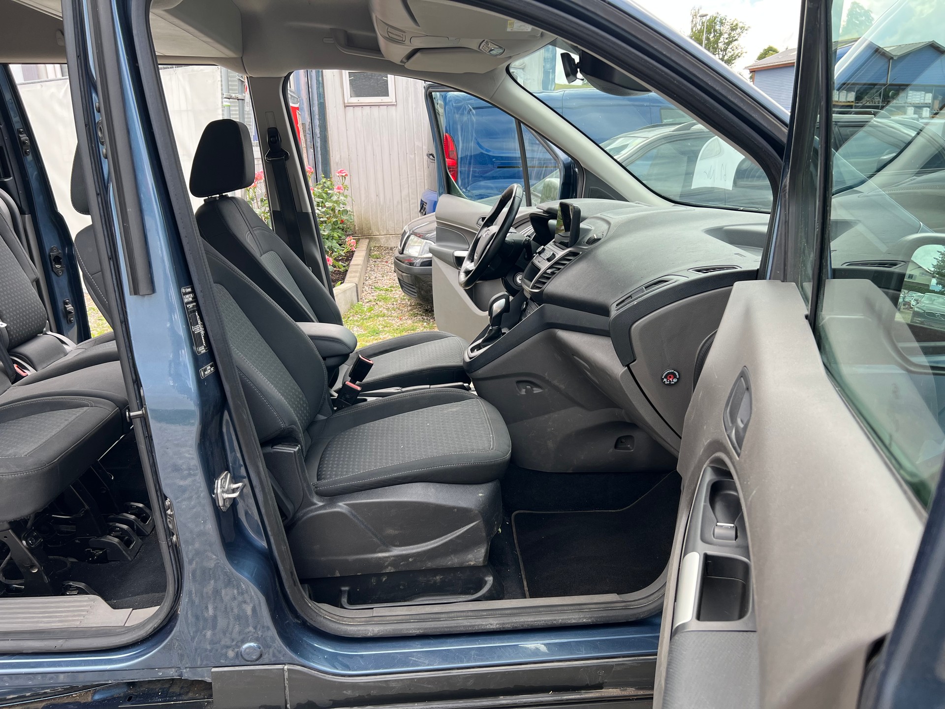 FORD Tourneo Connect 1.5 EcoBlue Titanium Automat-image-8