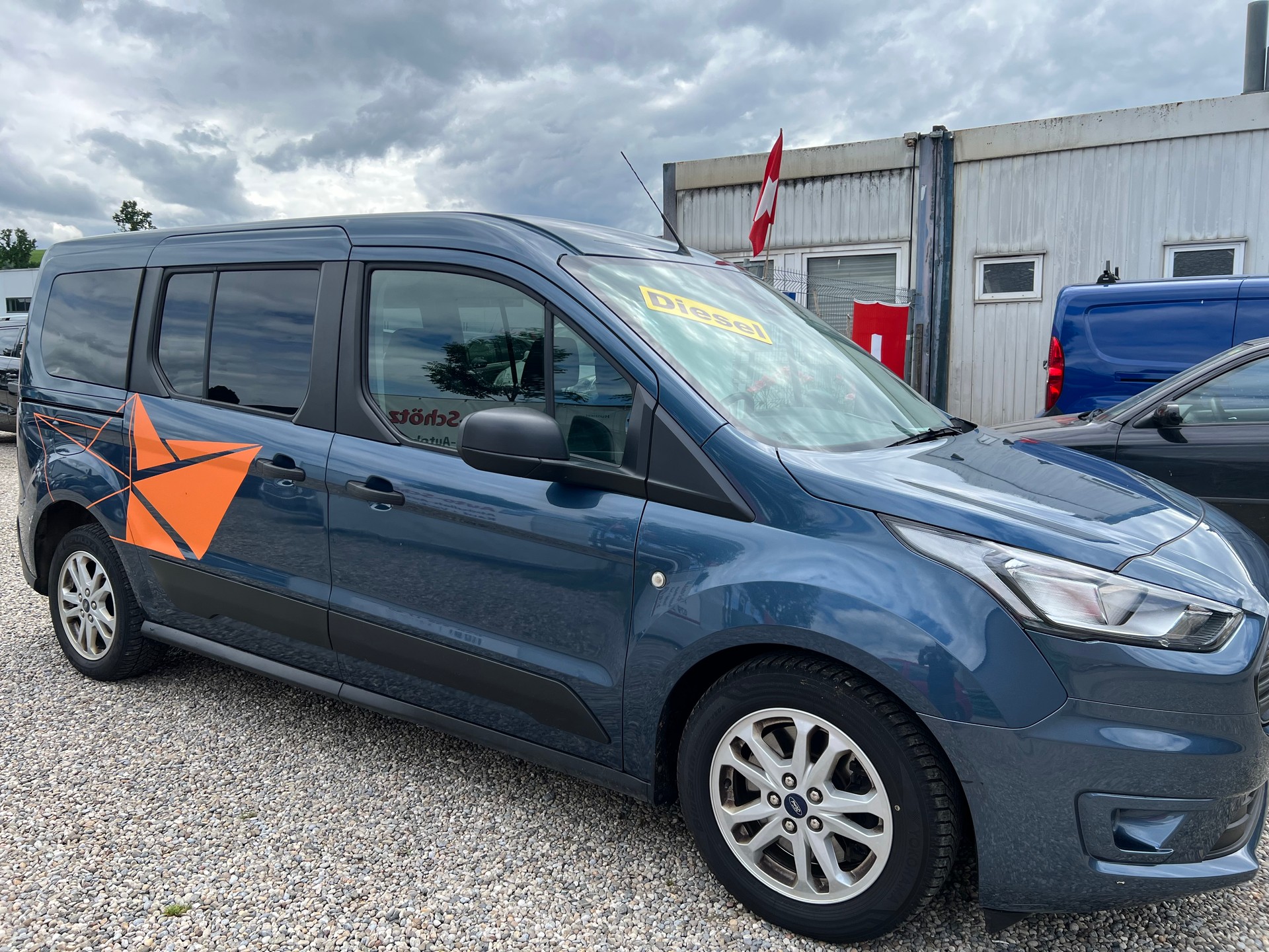 FORD Tourneo Connect 1.5 EcoBlue Titanium Automat-image-1