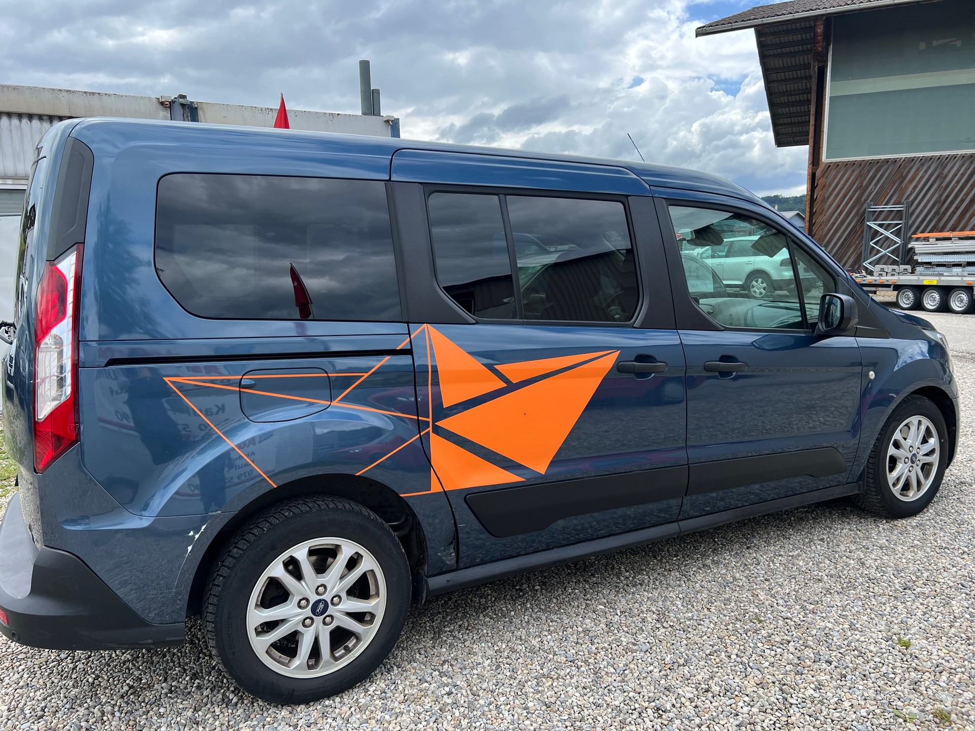 FORD Tourneo Connect 1.5 EcoBlue Titanium Automat-image-3