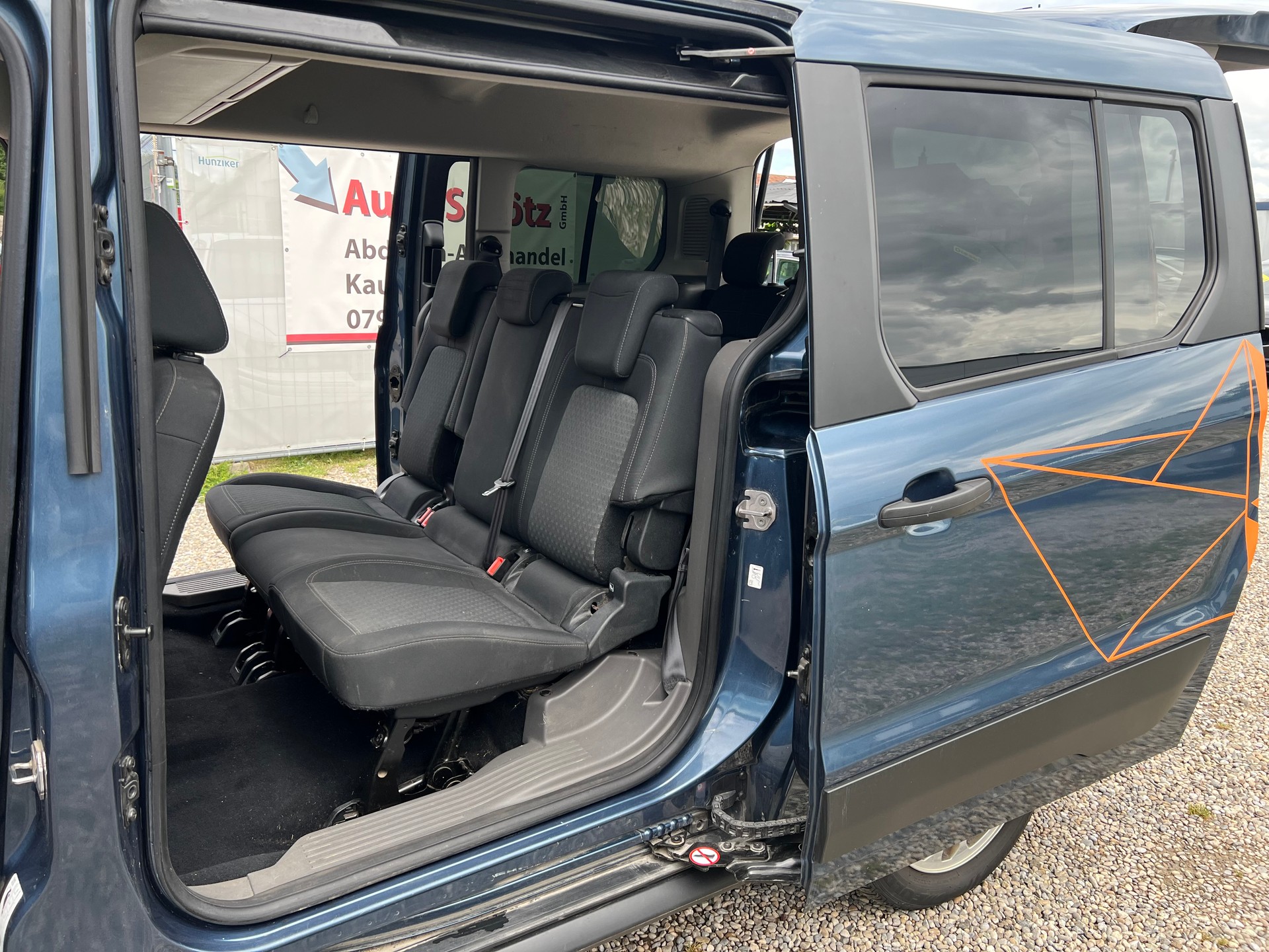 FORD Tourneo Connect 1.5 EcoBlue Titanium Automat-image-9