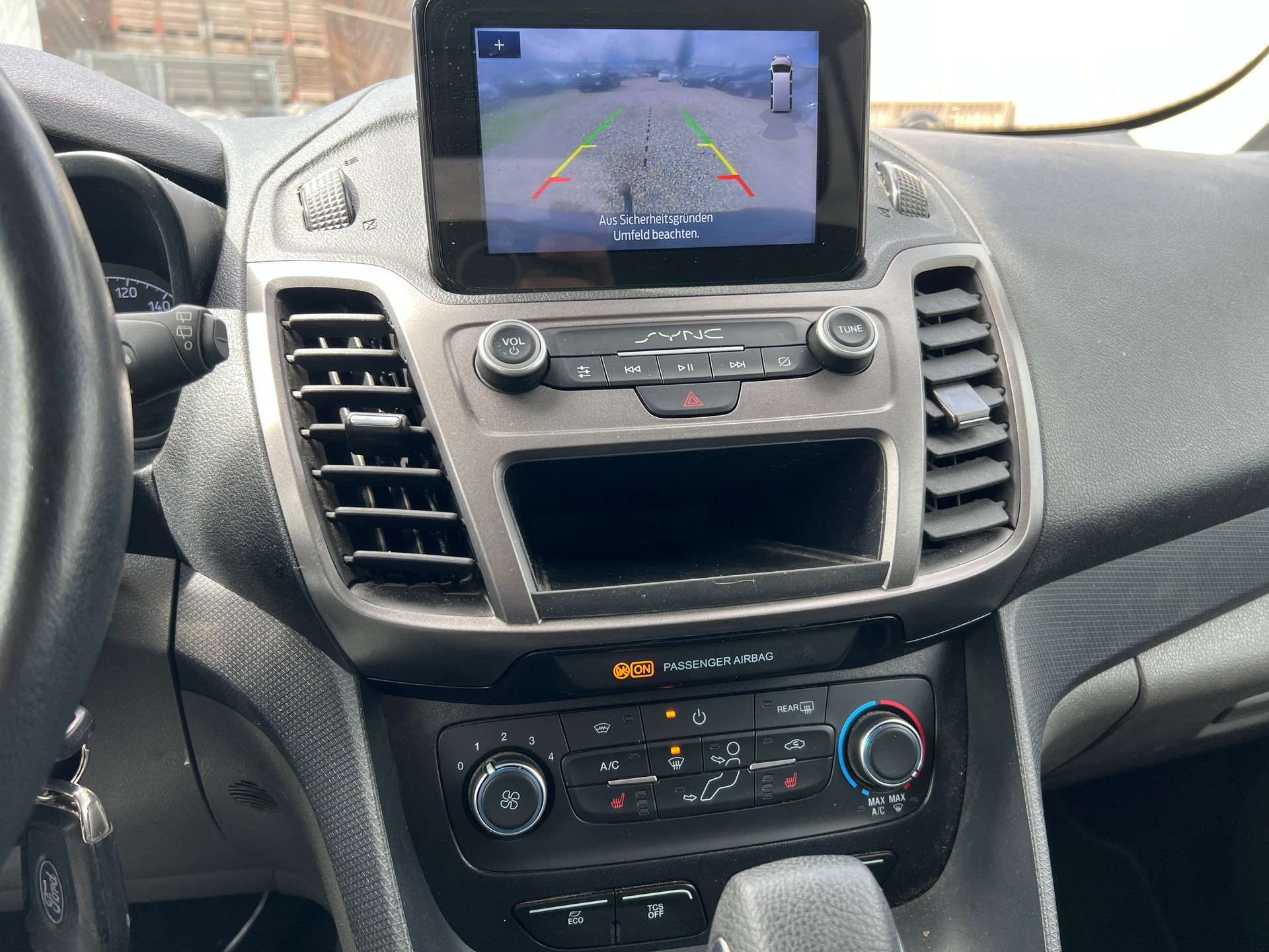 FORD Tourneo Connect 1.5 EcoBlue Titanium Automat-image-14