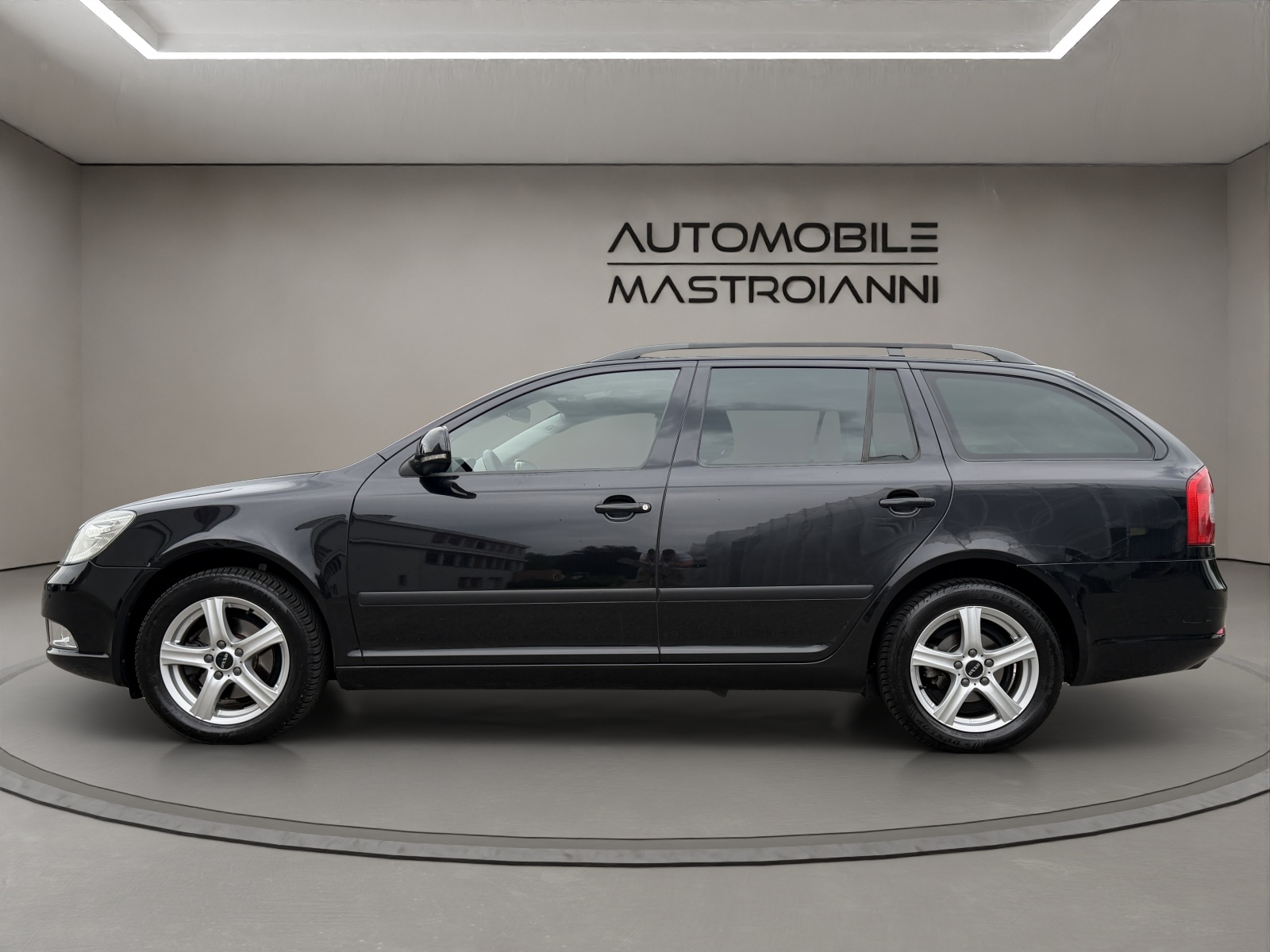 SKODA Octavia 1.6 TDI Ambition DSG-image-3