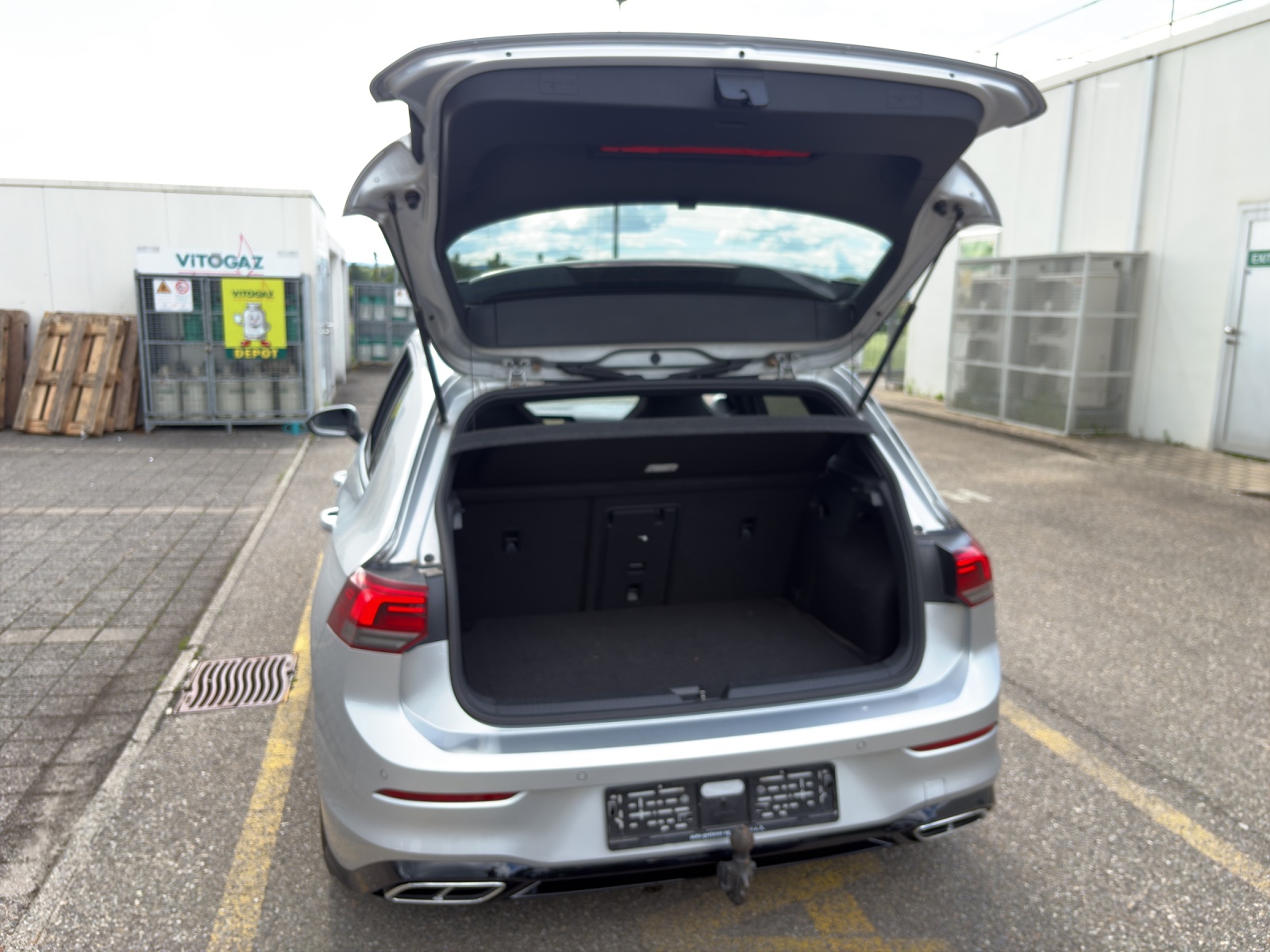 VW Golf VIII 1.5 eTSI R-Line DSG (netto)-image-17