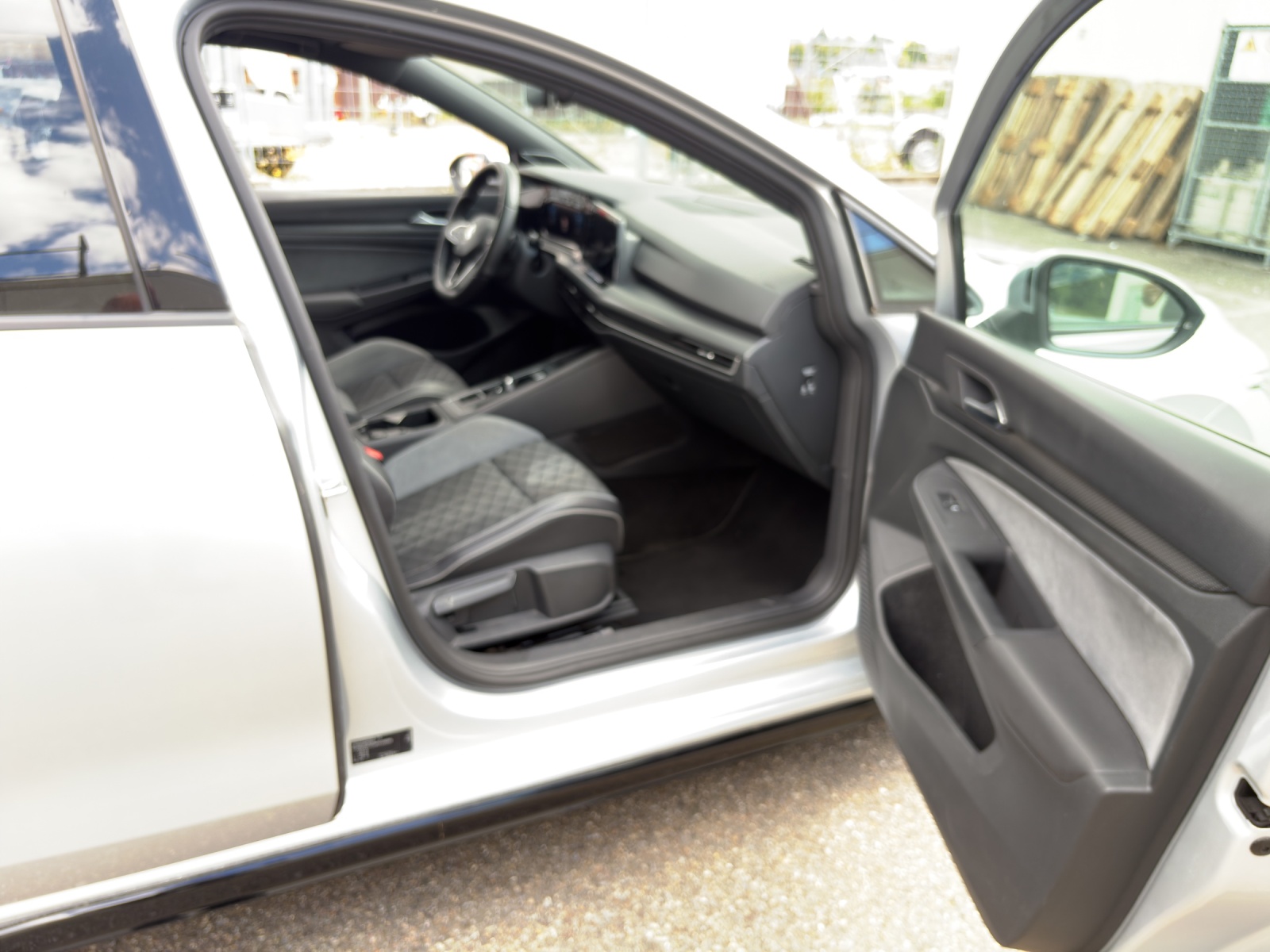 VW Golf VIII 1.5 eTSI R-Line DSG (netto)-image-5