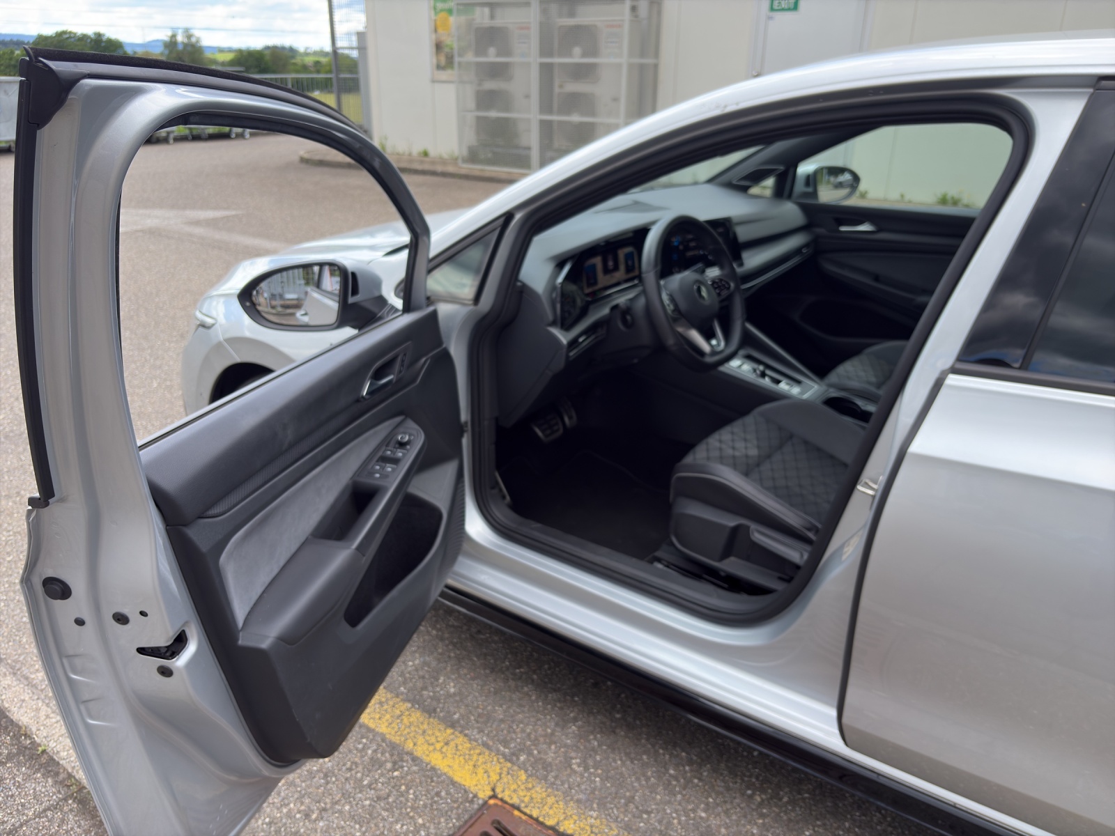 VW Golf VIII 1.5 eTSI R-Line DSG (netto)-image-4