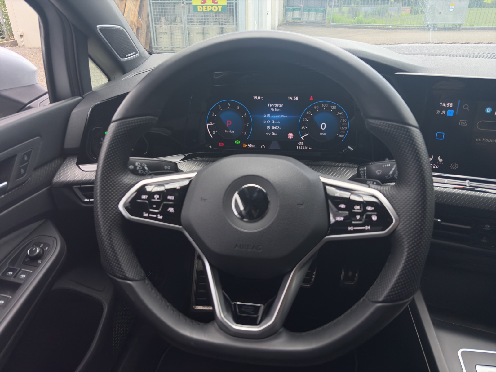 VW Golf VIII 1.5 eTSI R-Line DSG (netto)-image-11