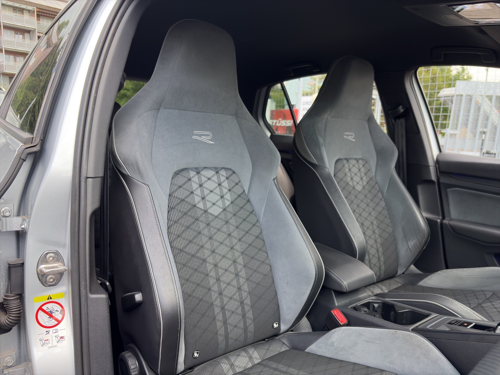 VW Golf VIII 1.5 eTSI R-Line DSG (netto)-image-6