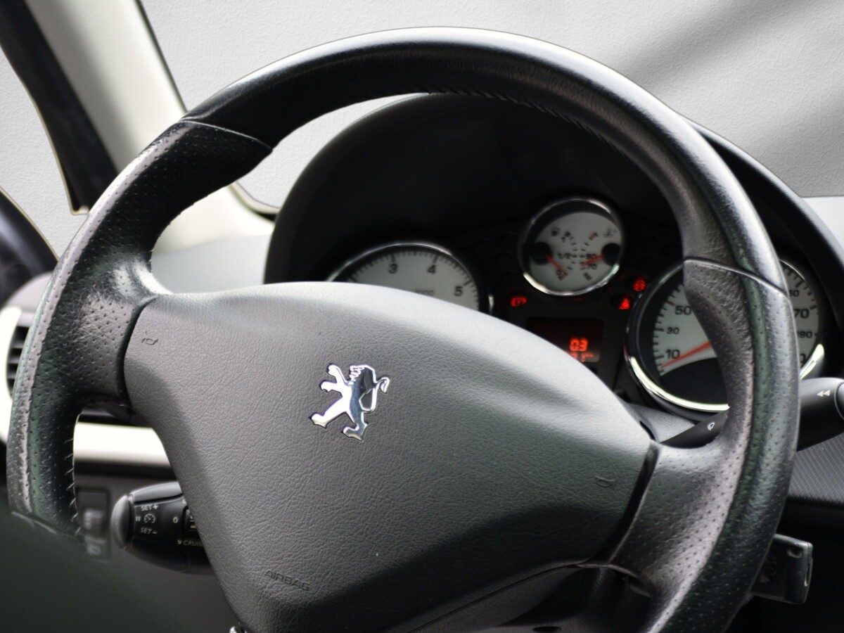 PEUGEOT 207 1.4 16V Sport-image-10