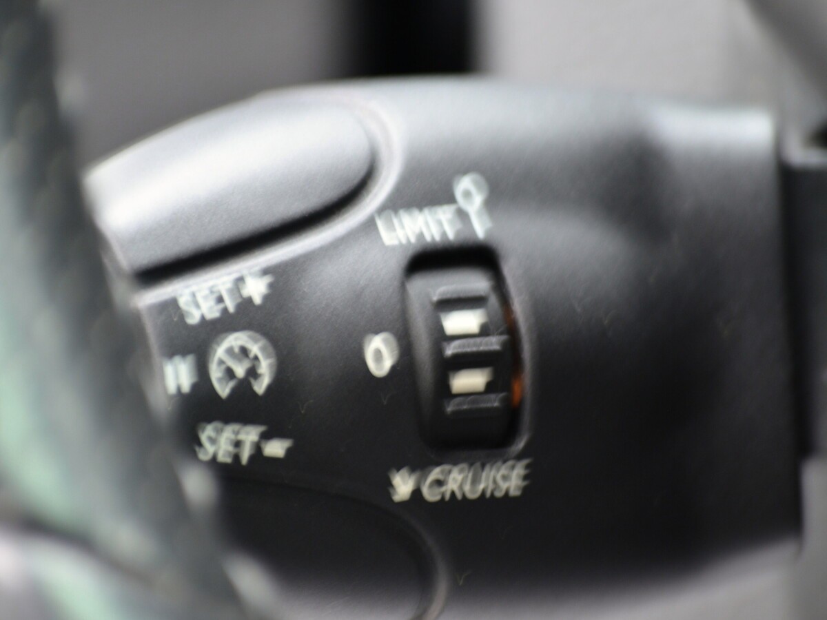 PEUGEOT 207 1.4 16V Sport-image-12