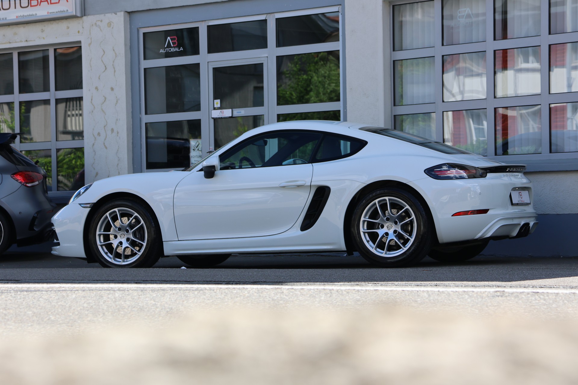 PORSCHE 718 Cayman 2.0 PDK (CH)-image-2