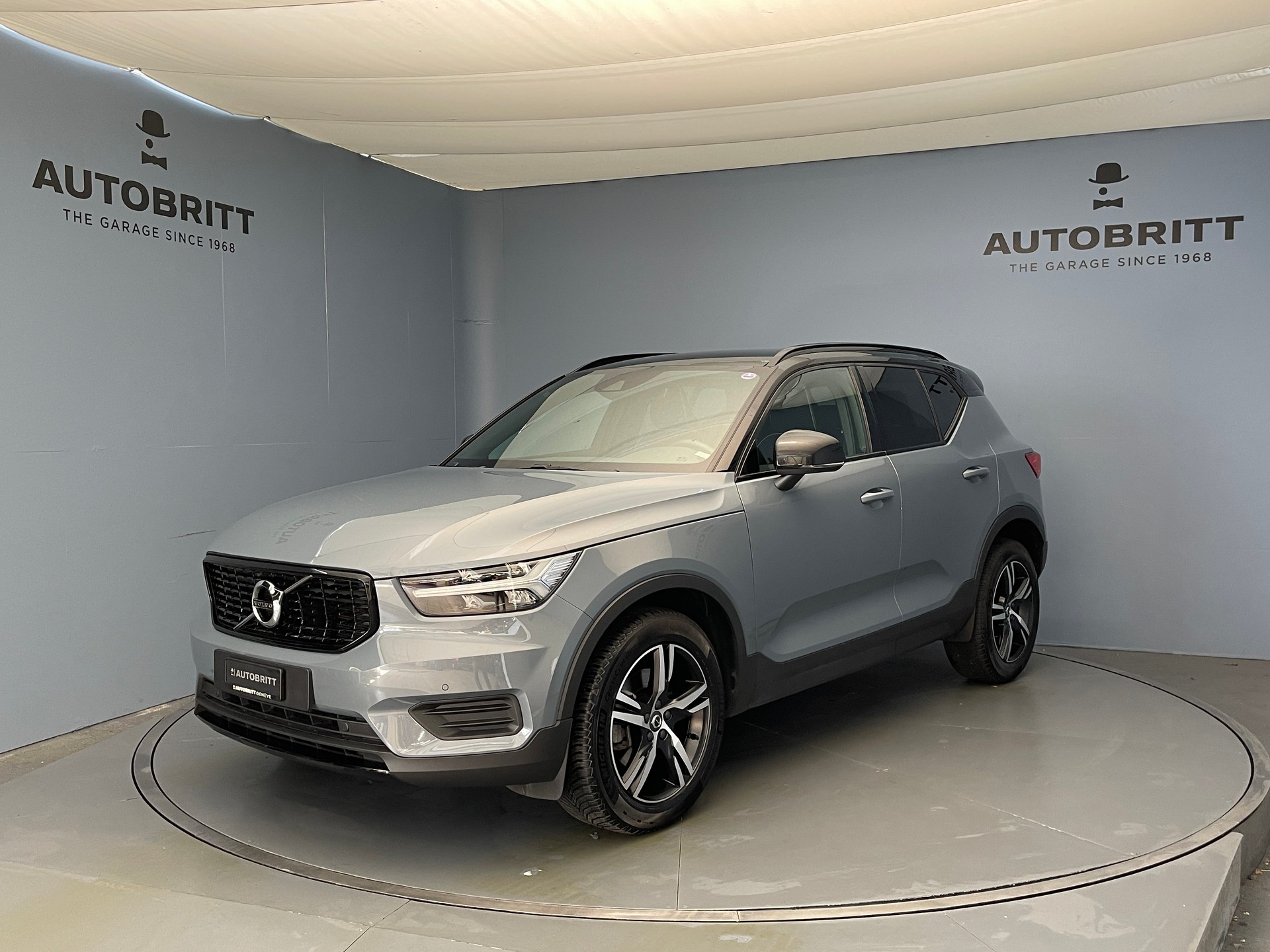 VOLVO XC40 2.0 B4 MH R-Design AWD-image-0
