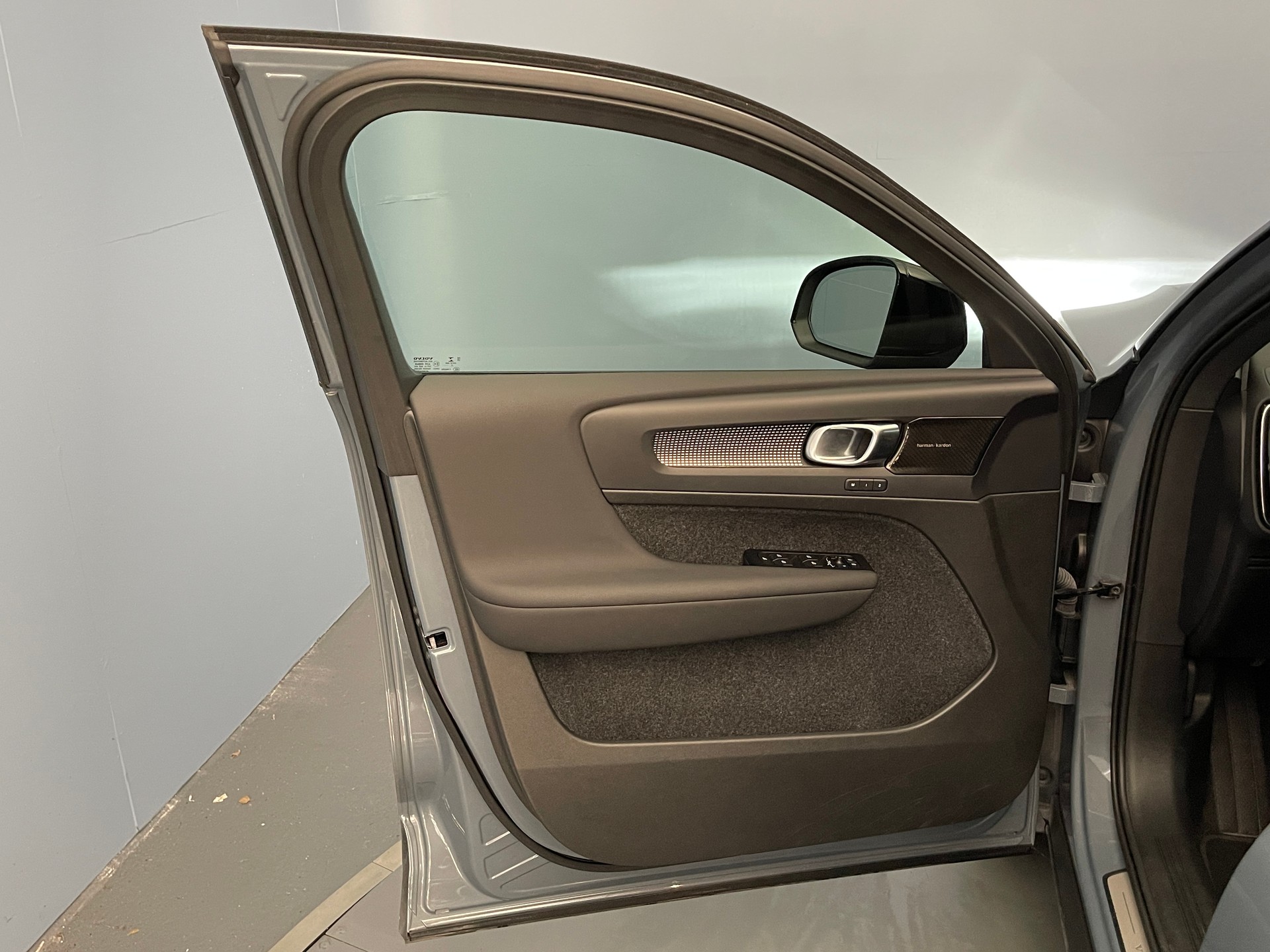 VOLVO XC40 2.0 B4 MH R-Design AWD-image-10