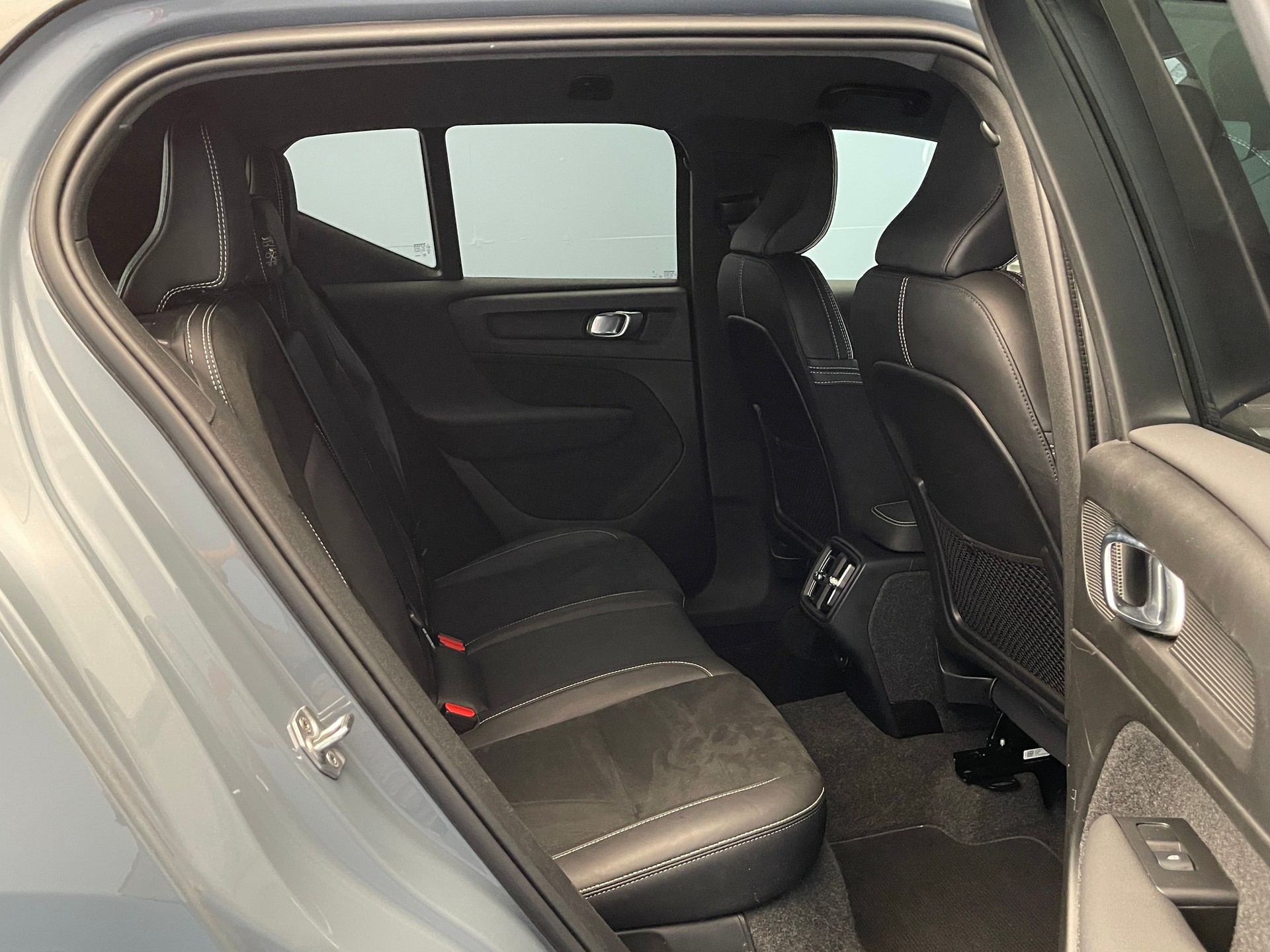 VOLVO XC40 2.0 B4 MH R-Design AWD-image-5