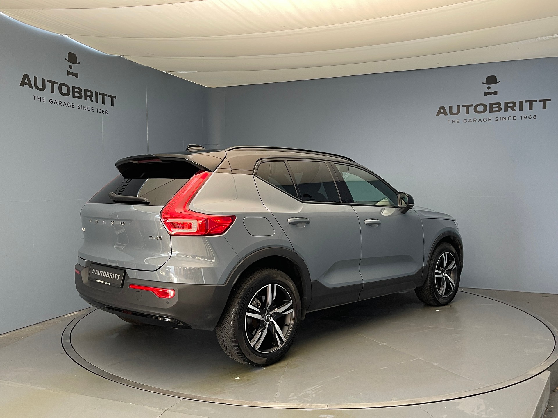 VOLVO XC40 2.0 B4 MH R-Design AWD-image-3