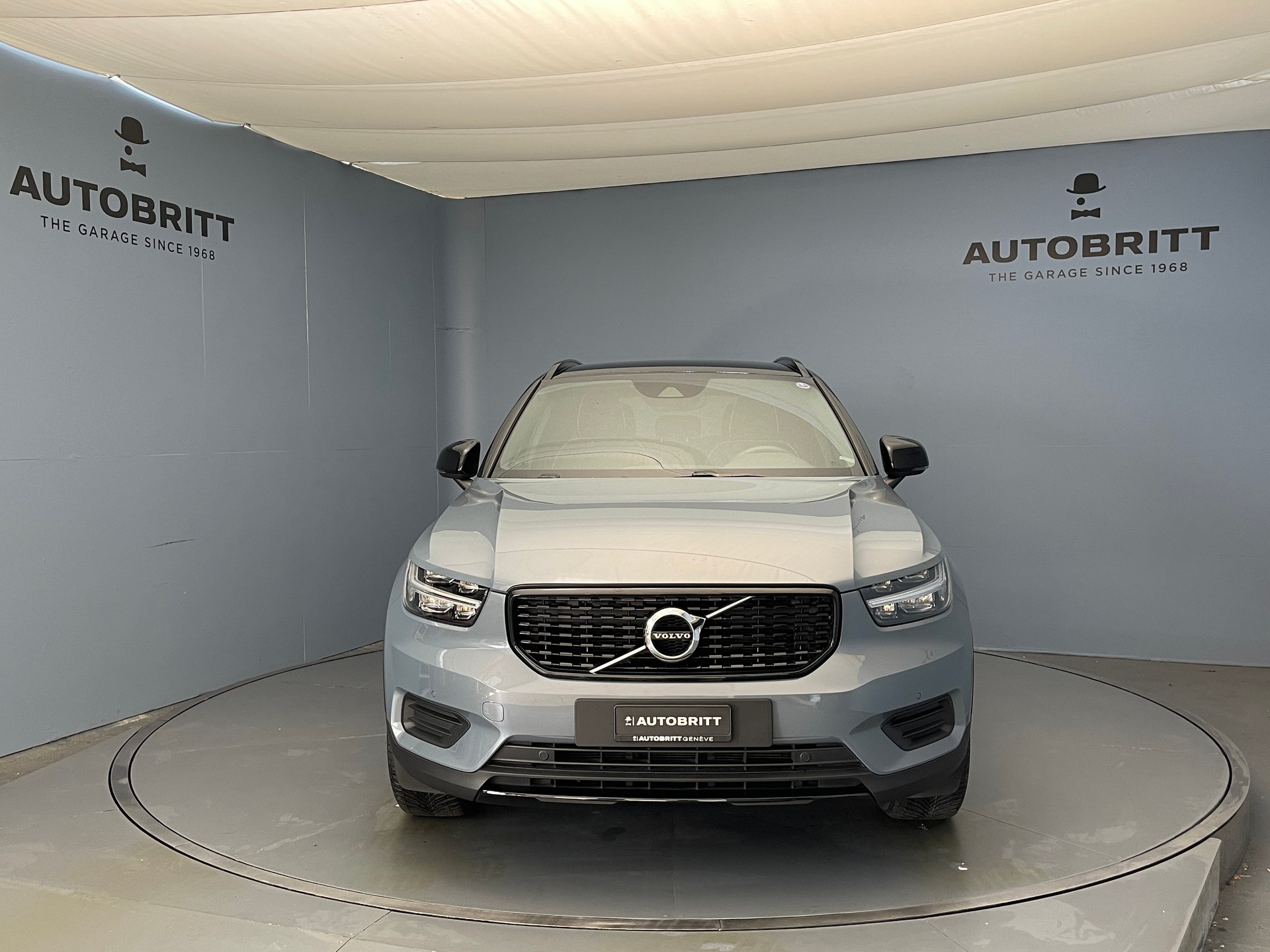 VOLVO XC40 2.0 B4 MH R-Design AWD-image-1