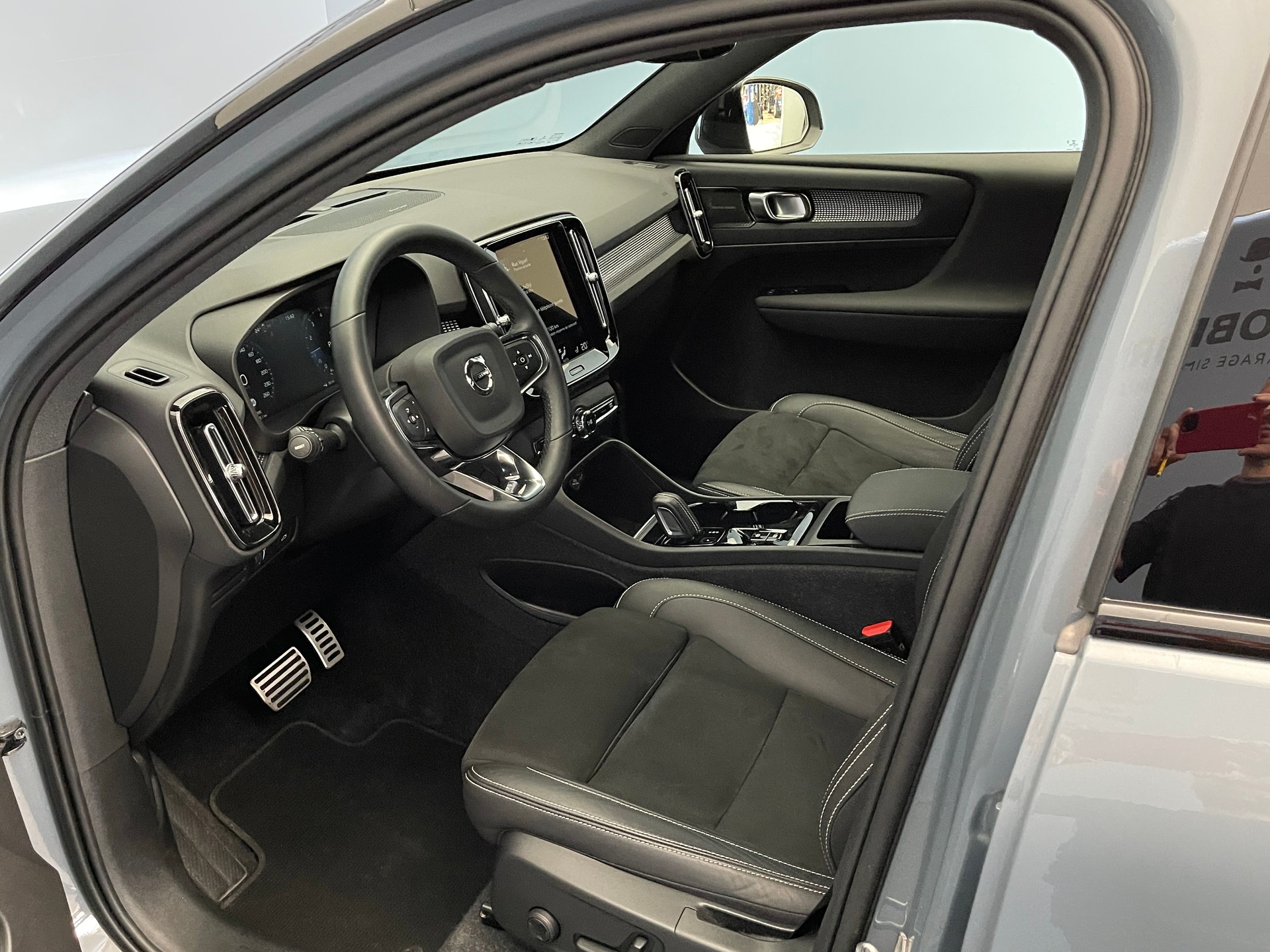 VOLVO XC40 2.0 B4 MH R-Design AWD-image-11
