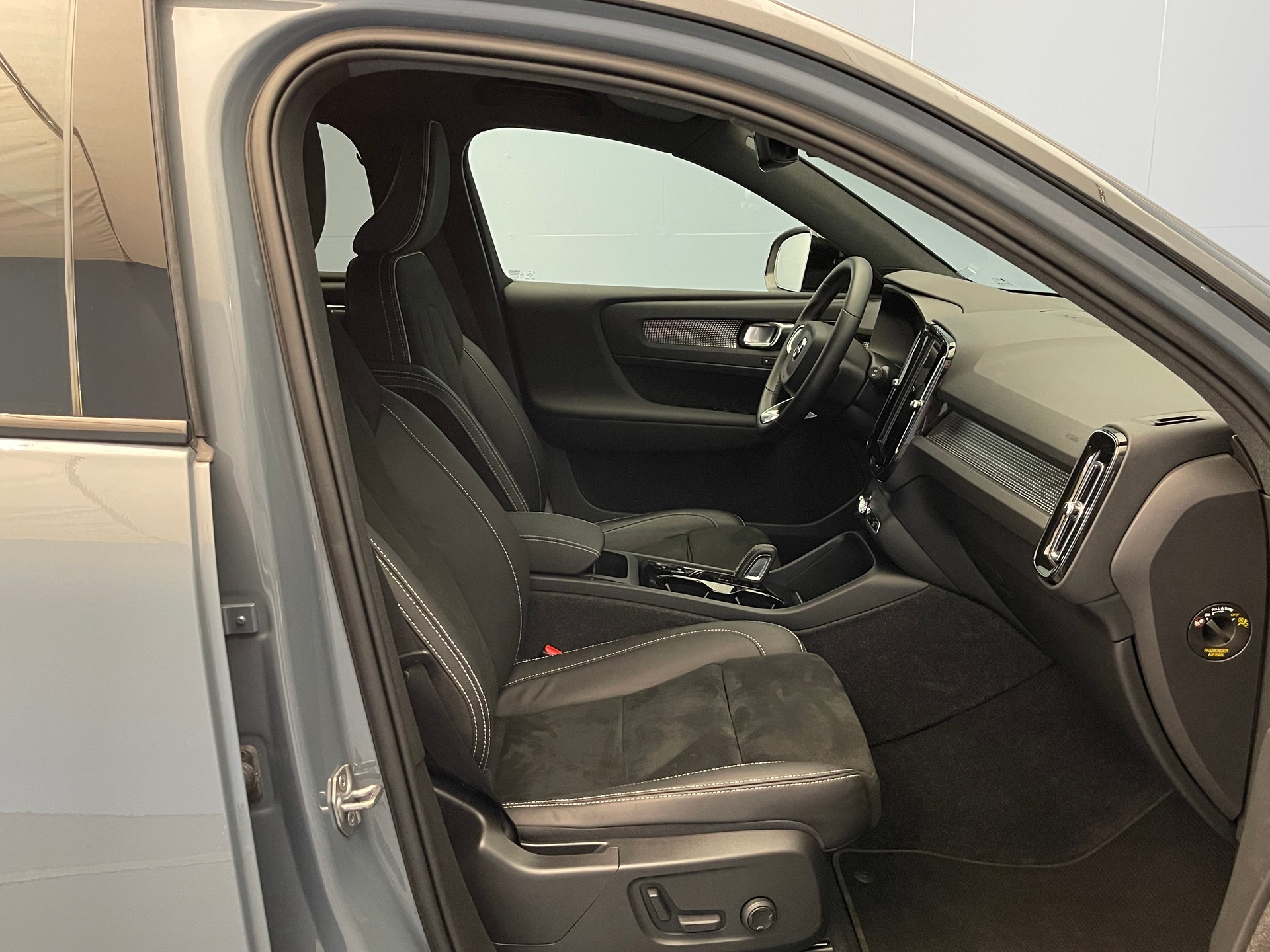 VOLVO XC40 2.0 B4 MH R-Design AWD-image-7