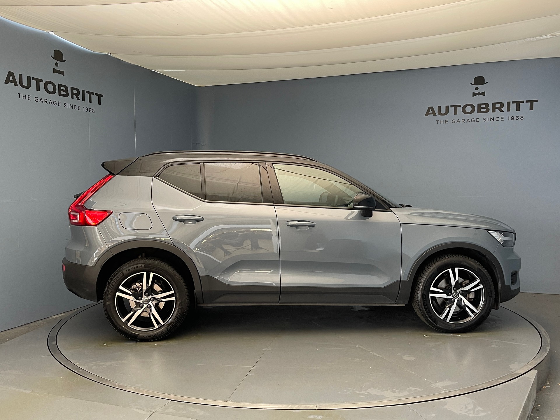 VOLVO XC40 2.0 B4 MH R-Design AWD-image-4