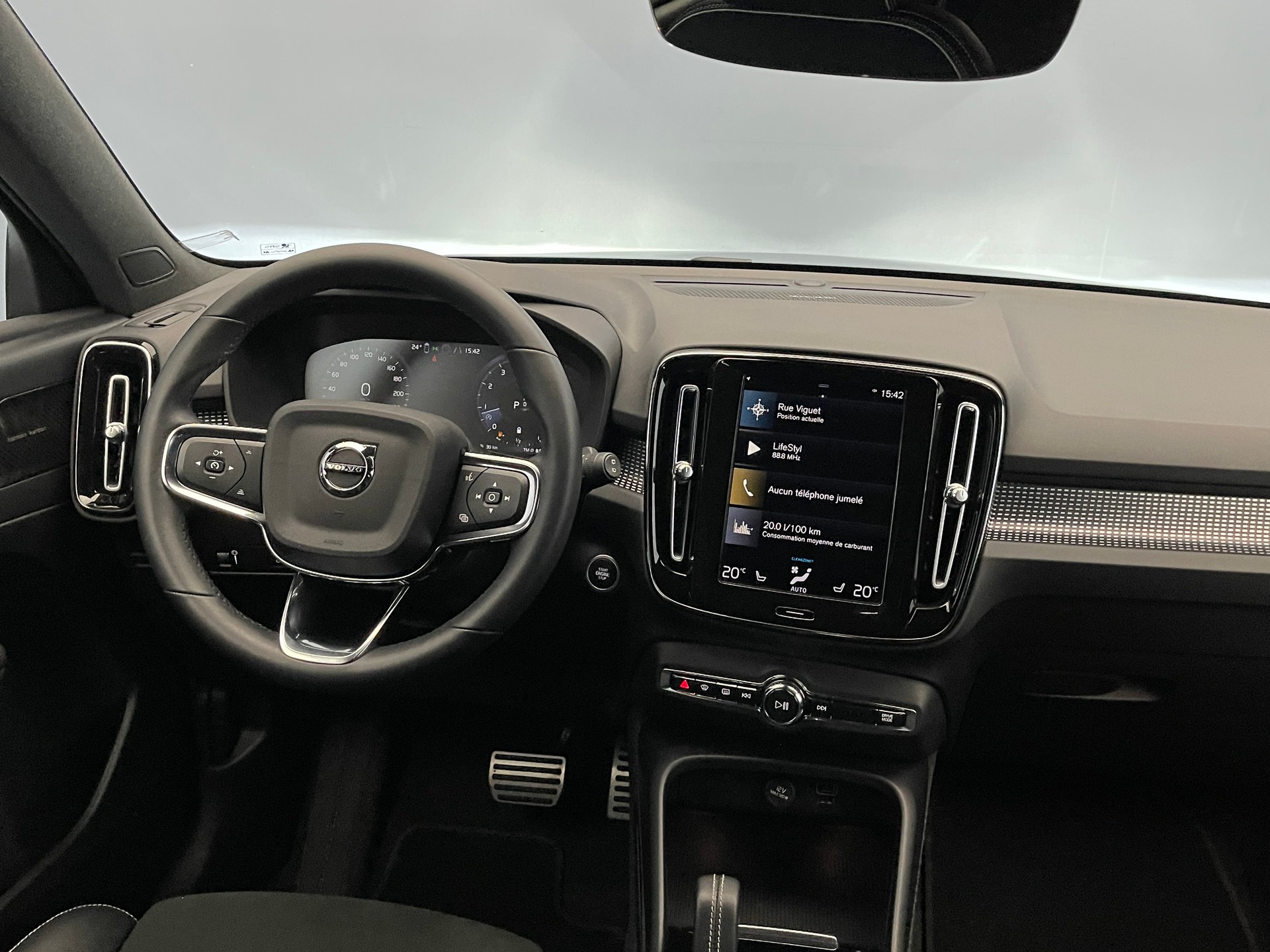 VOLVO XC40 2.0 B4 MH R-Design AWD-image-12