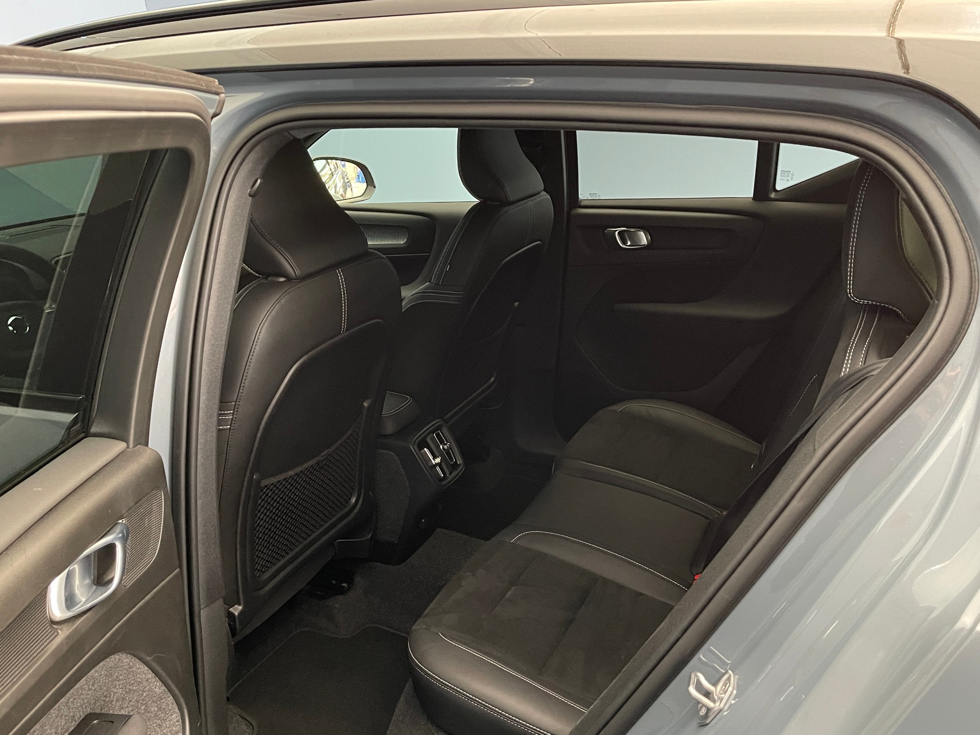VOLVO XC40 2.0 B4 MH R-Design AWD-image-9