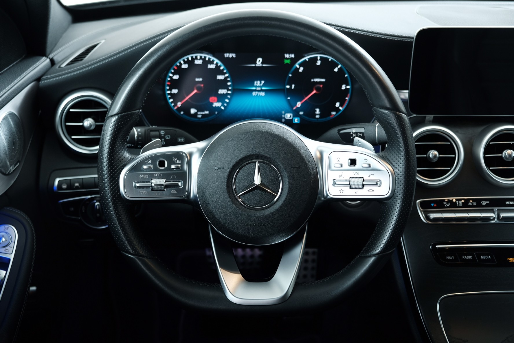 MERCEDES-BENZ C 220 d Swiss Star AMG Line 4M 9G-Tronic-image-7