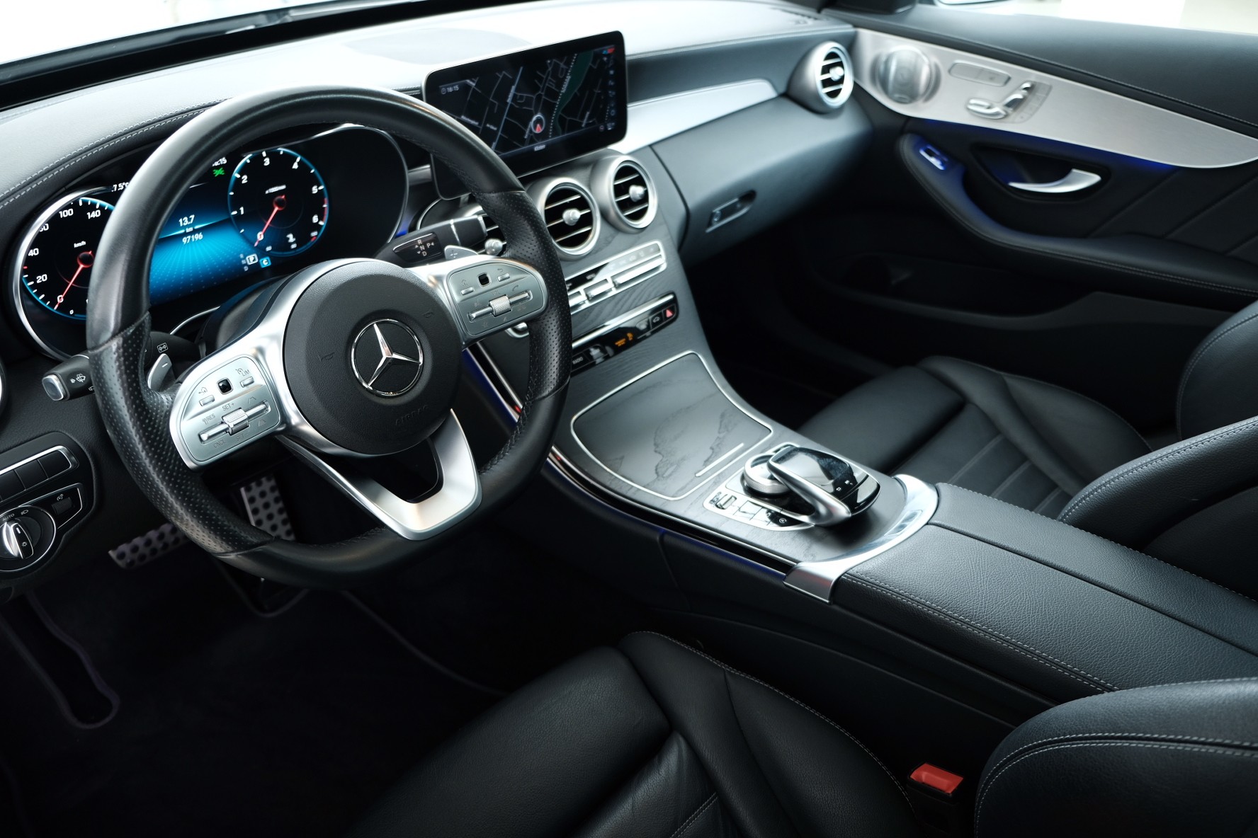 MERCEDES-BENZ C 220 d Swiss Star AMG Line 4M 9G-Tronic-image-8