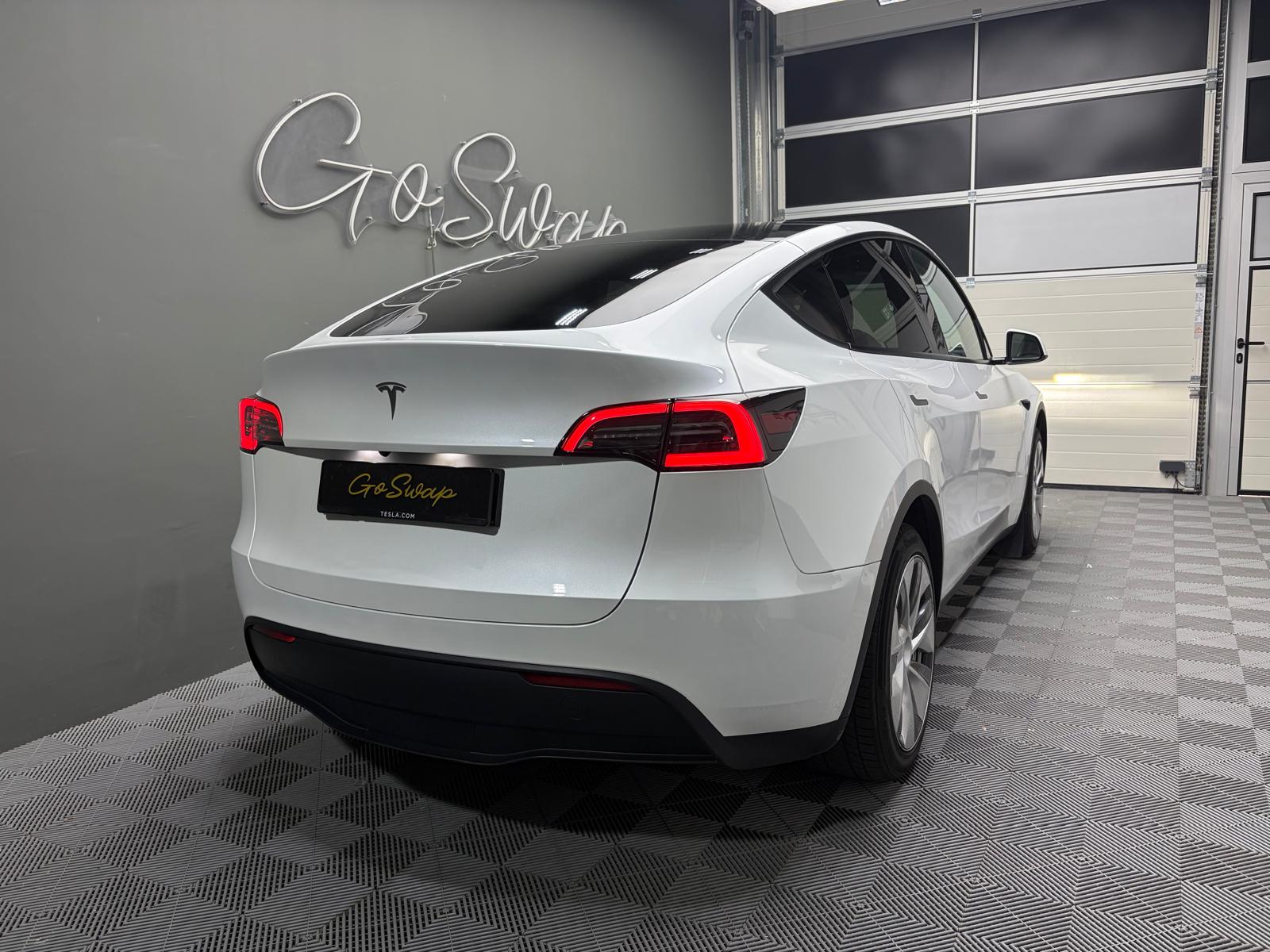 TESLA Model Y RWD-showroom-element-2