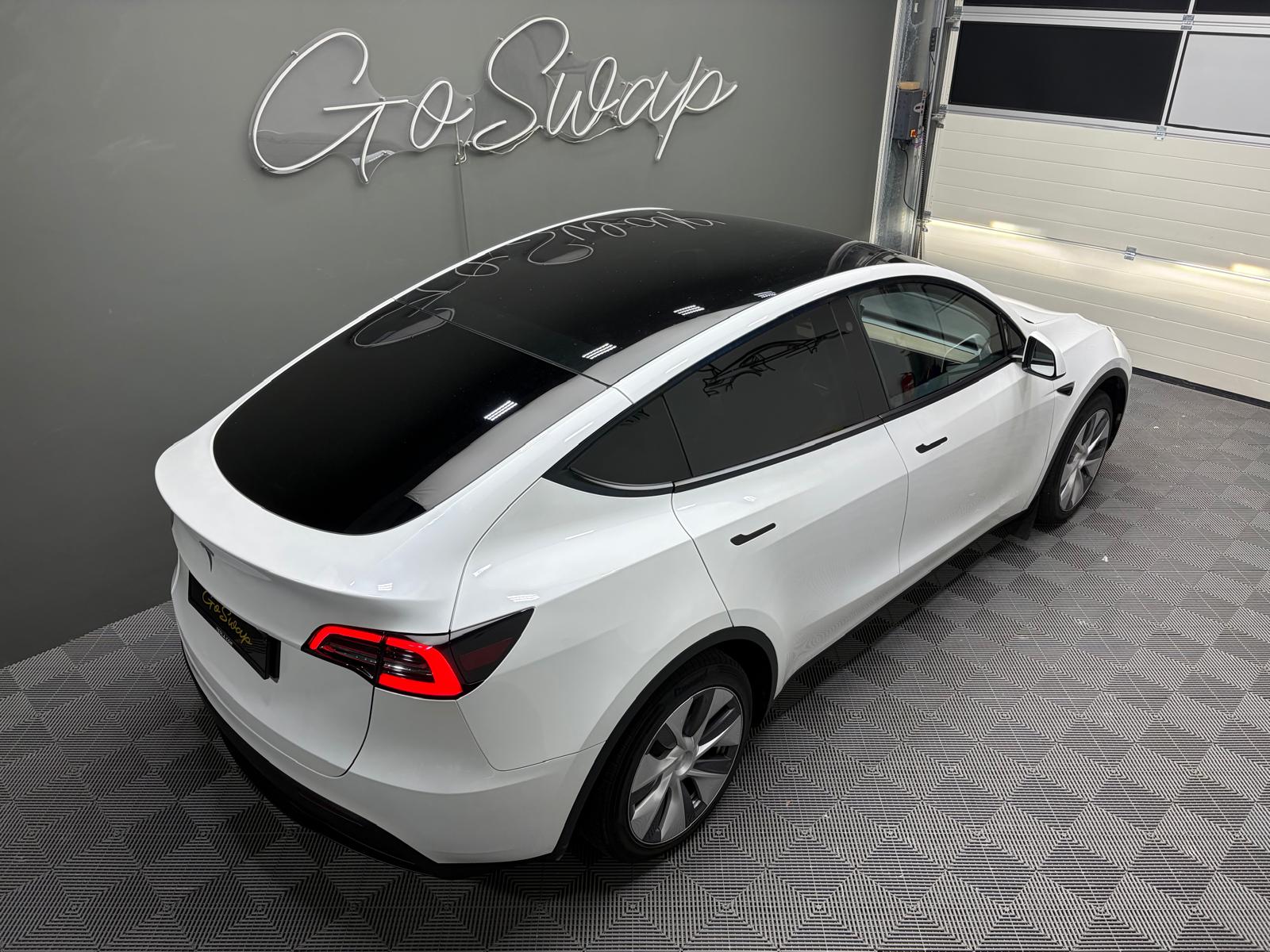 TESLA Model Y RWD-showroom-element-3