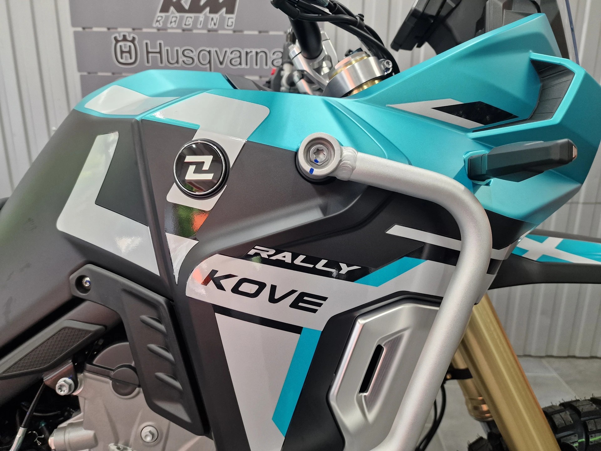 KOVE 800 X Rally-showroom-element-1