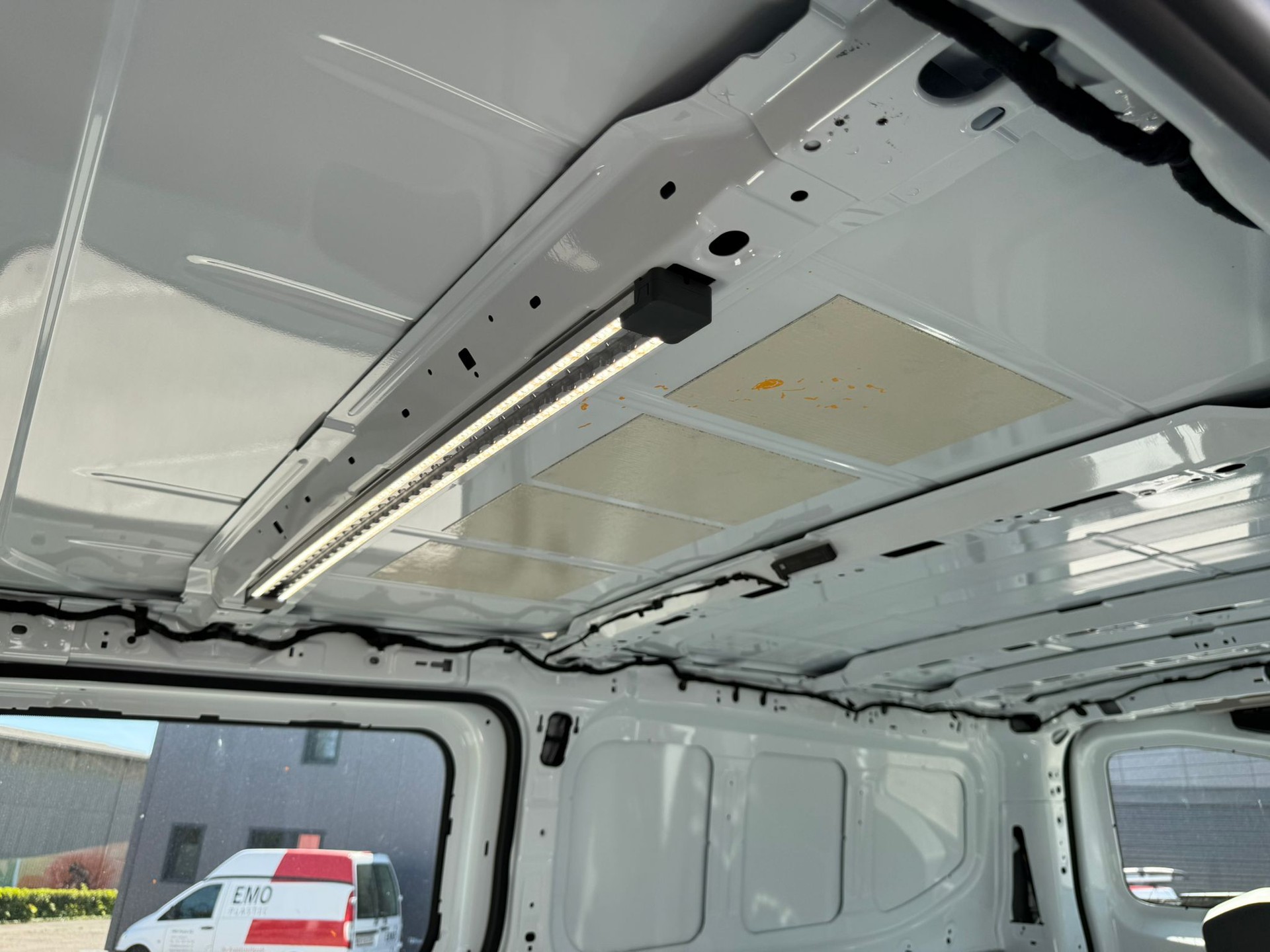 VW Transporter 2.0 TDI Edition Lang-image-12