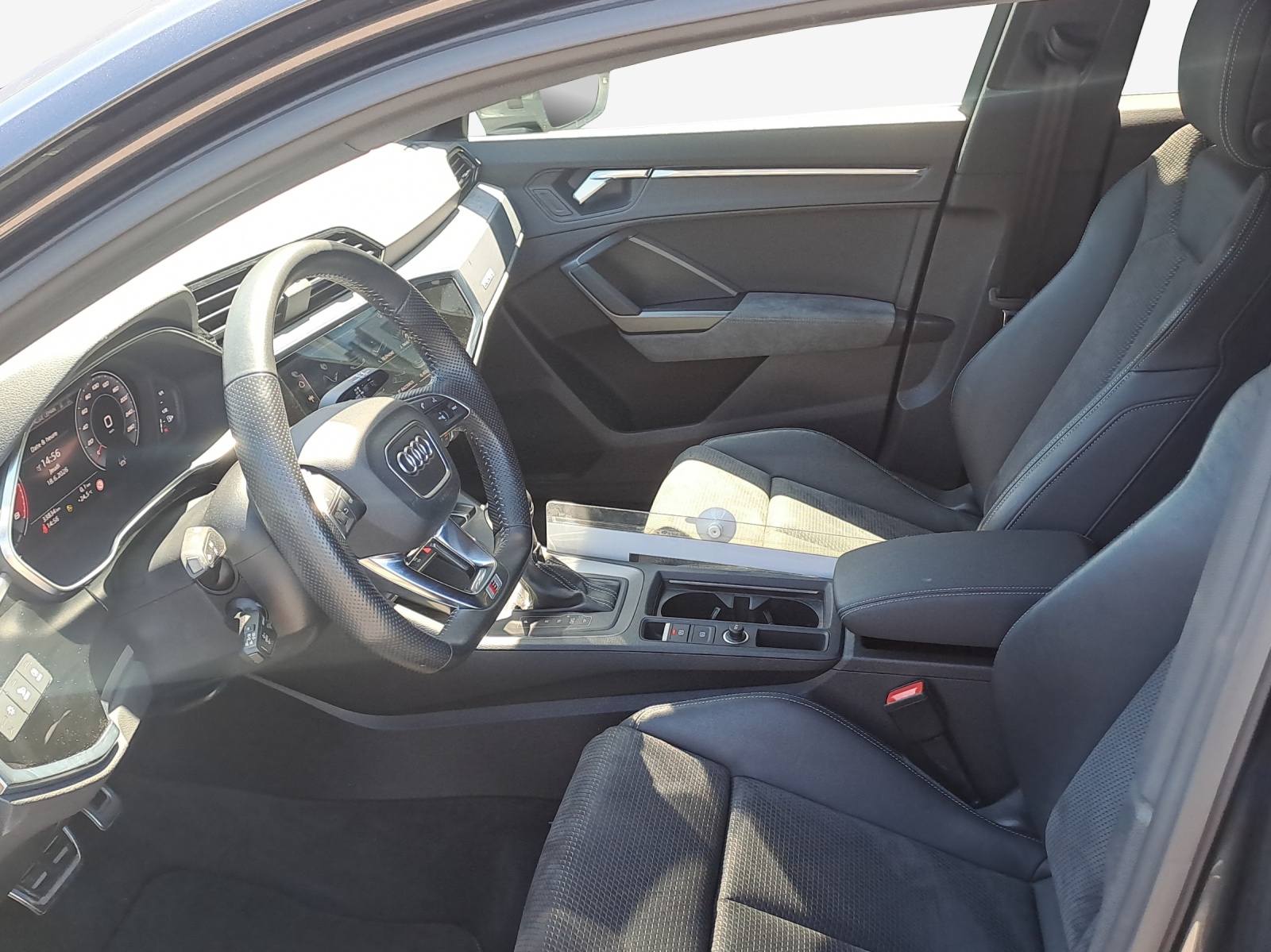 AUDI Q3 Sportback 40 TFSI S line quattro S-tronic-image-7