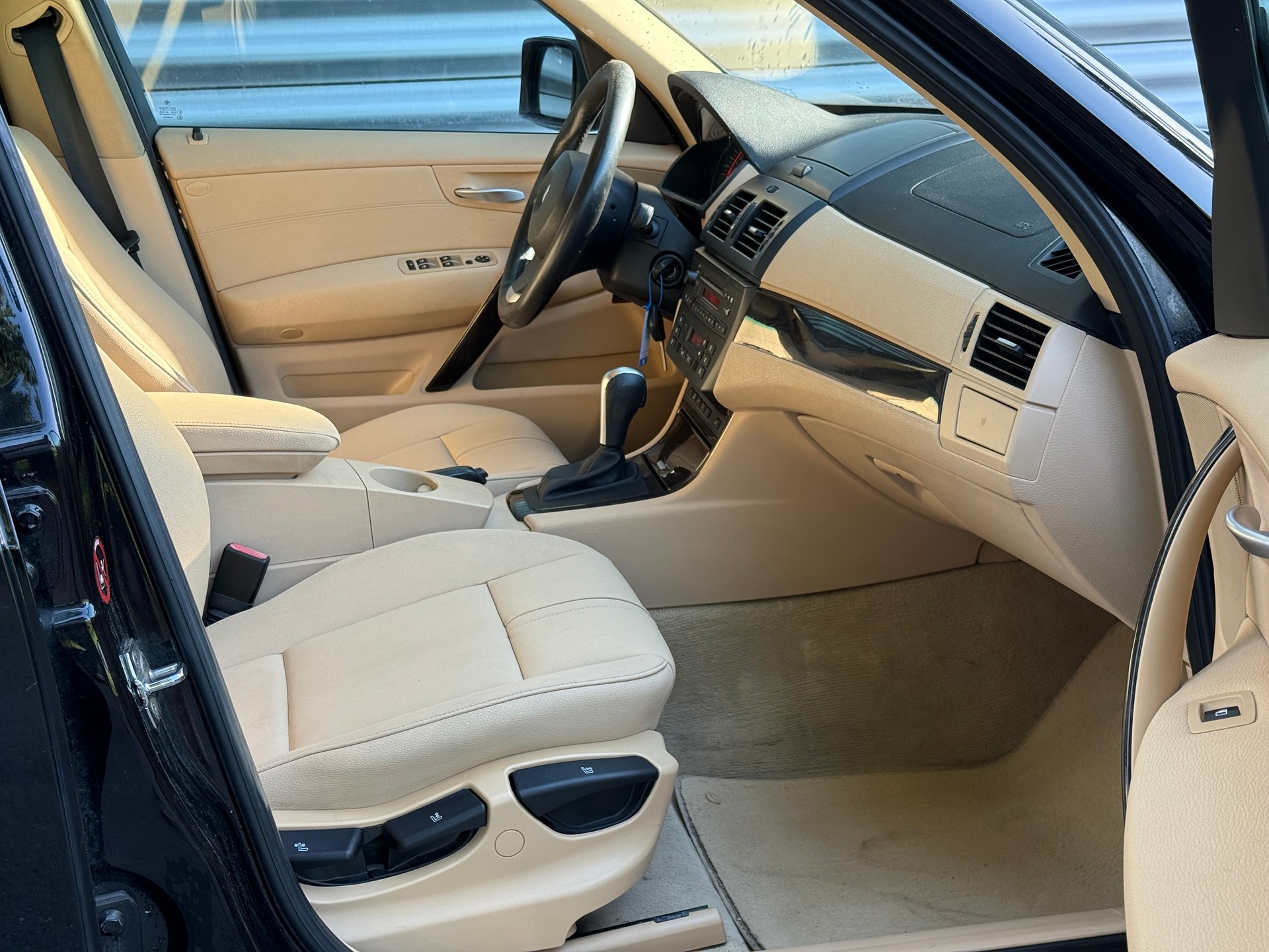 BMW X3 xDrive 25i (2.5si)-image-7