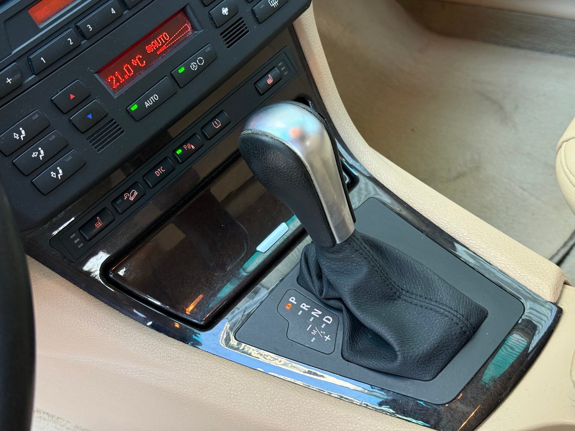 BMW X3 xDrive 25i (2.5si)-image-10