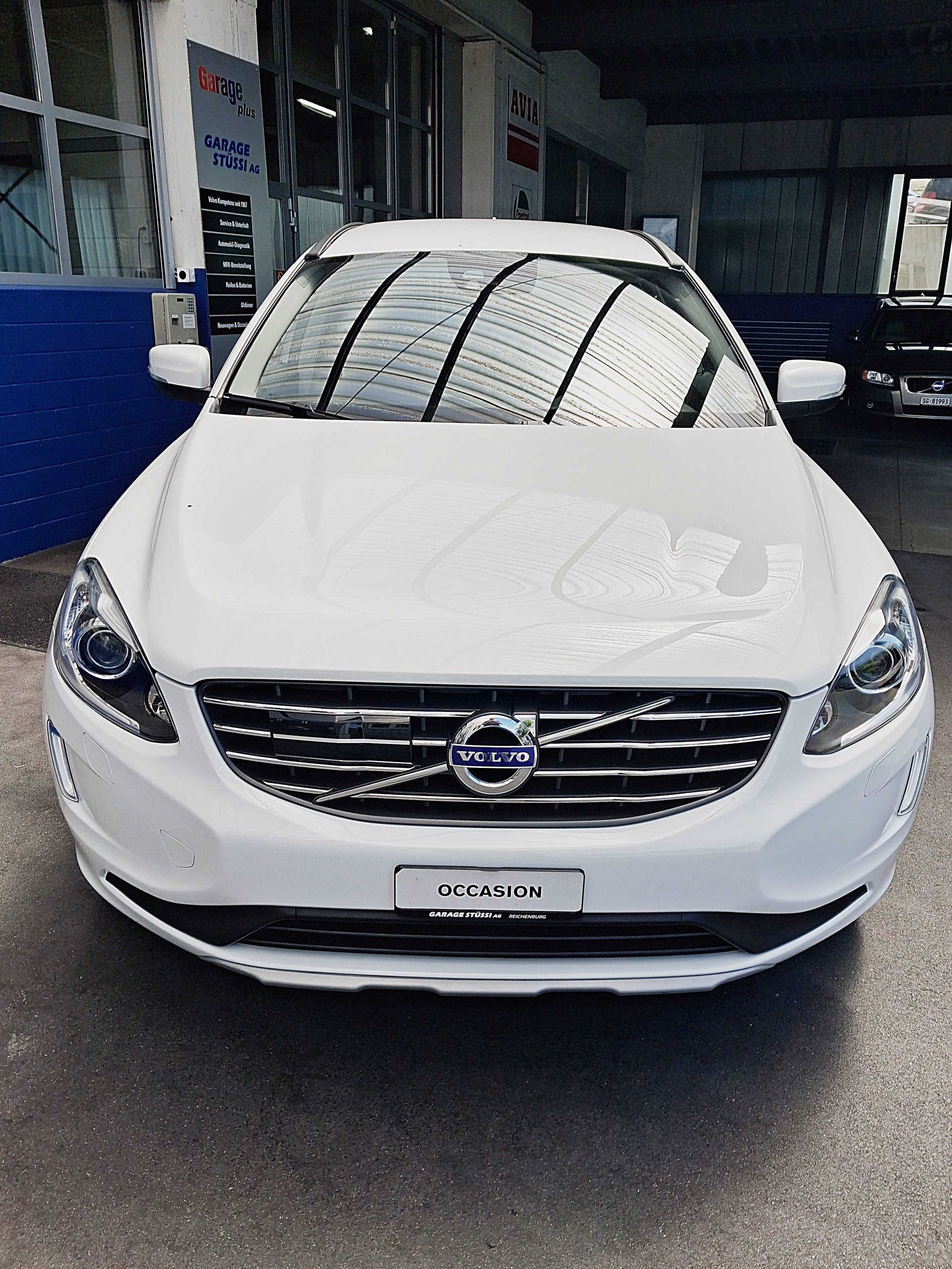 VOLVO XC60 D4 AWD Kinetic-image-3