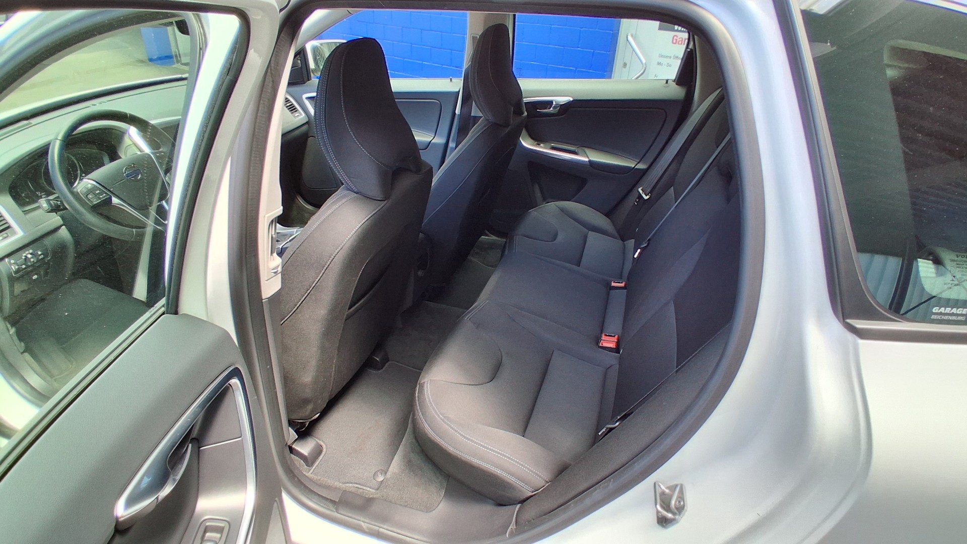VOLVO XC60 D4 AWD Kinetic-image-7