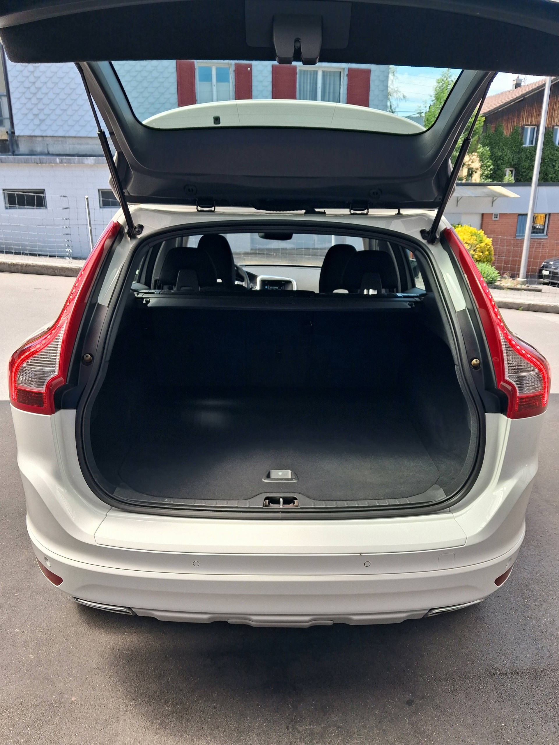 VOLVO XC60 D4 AWD Kinetic-image-10