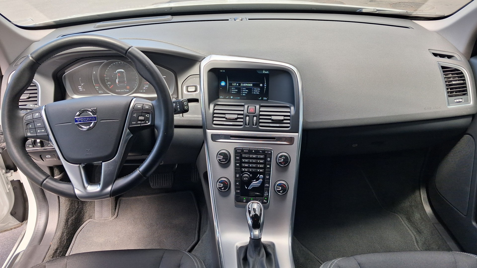 VOLVO XC60 D4 AWD Kinetic-image-8