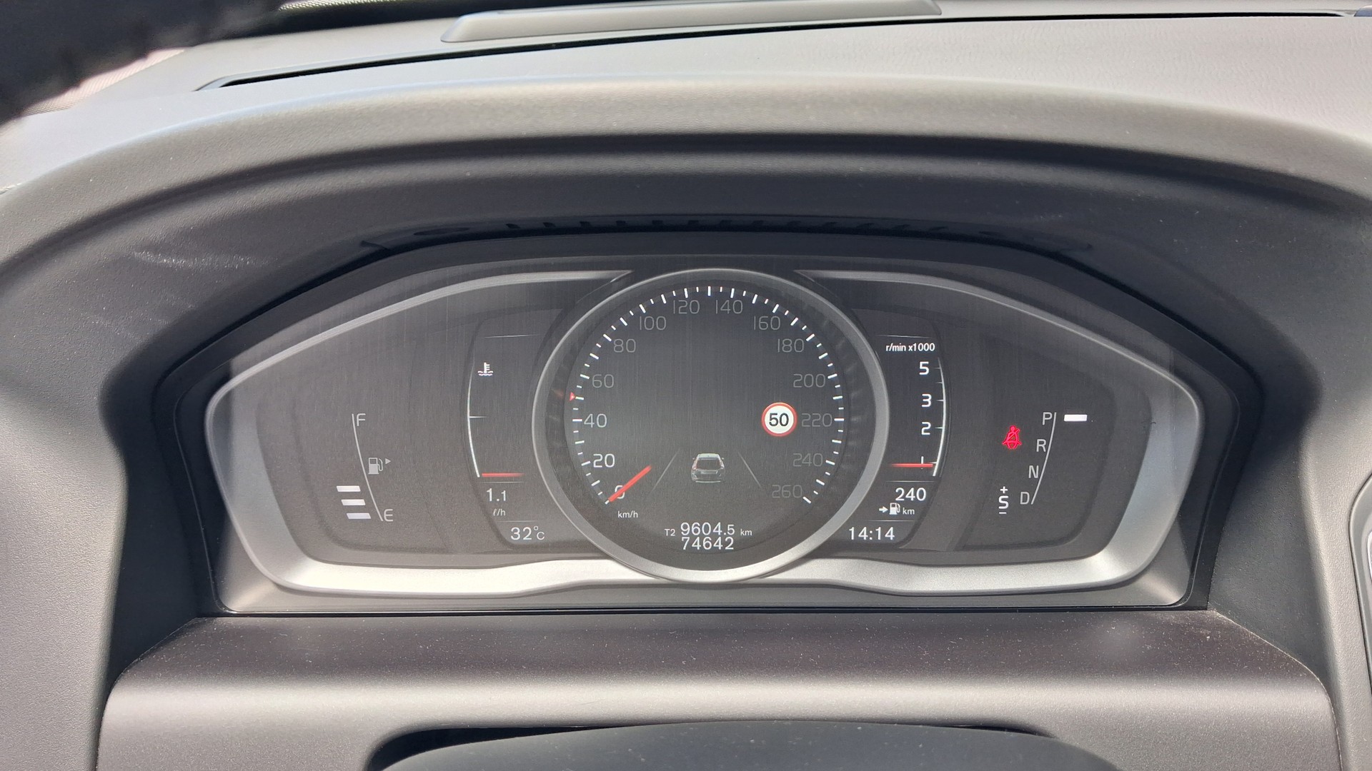 VOLVO XC60 D4 AWD Kinetic-image-9