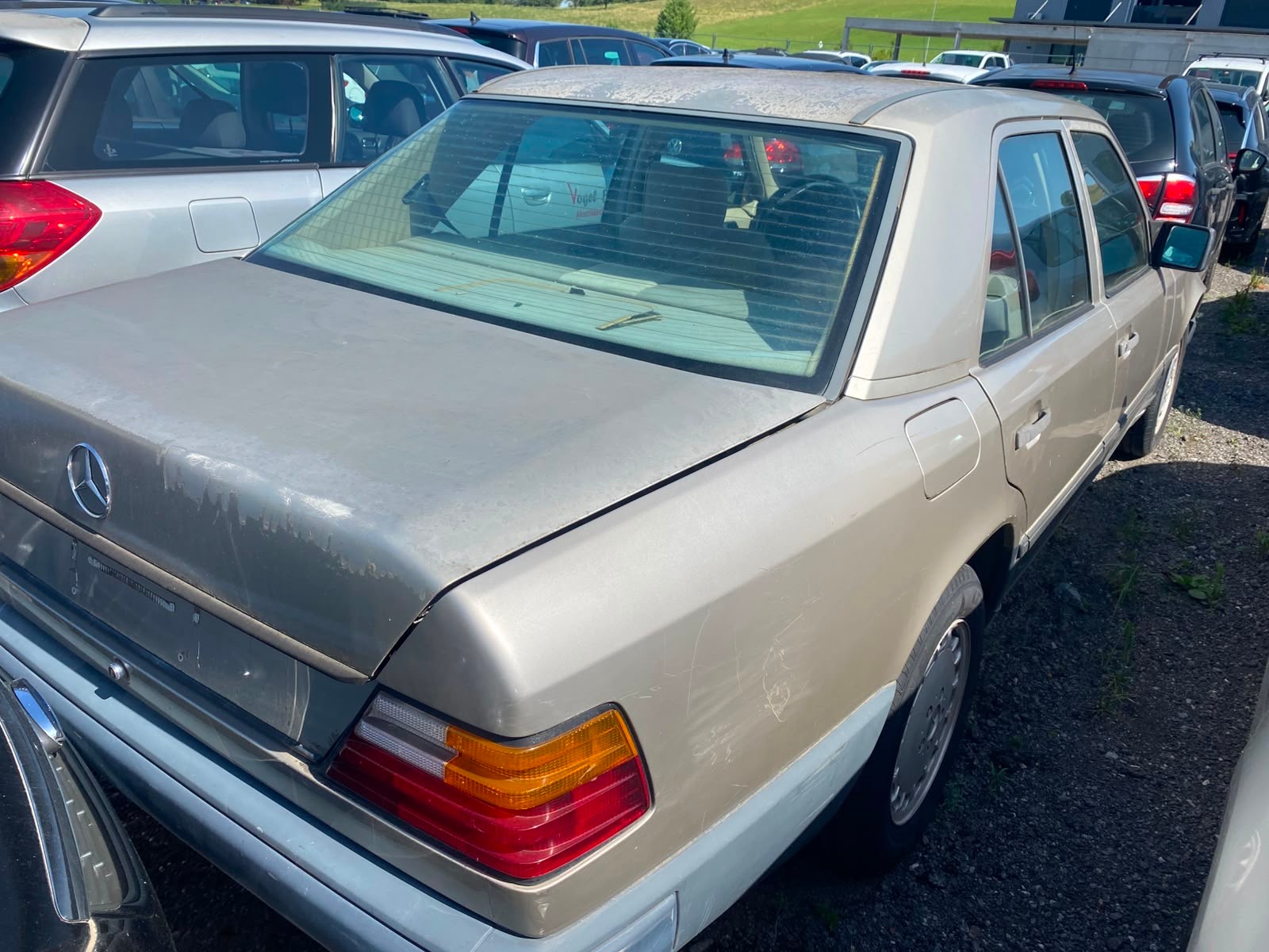 MERCEDES-BENZ 230 E-image-3